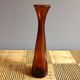 Vase en verre ambre
