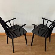 Armchair with armrests and Scandinavian bridge slats