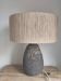 Lampe à poser en grès et jute naturelle
