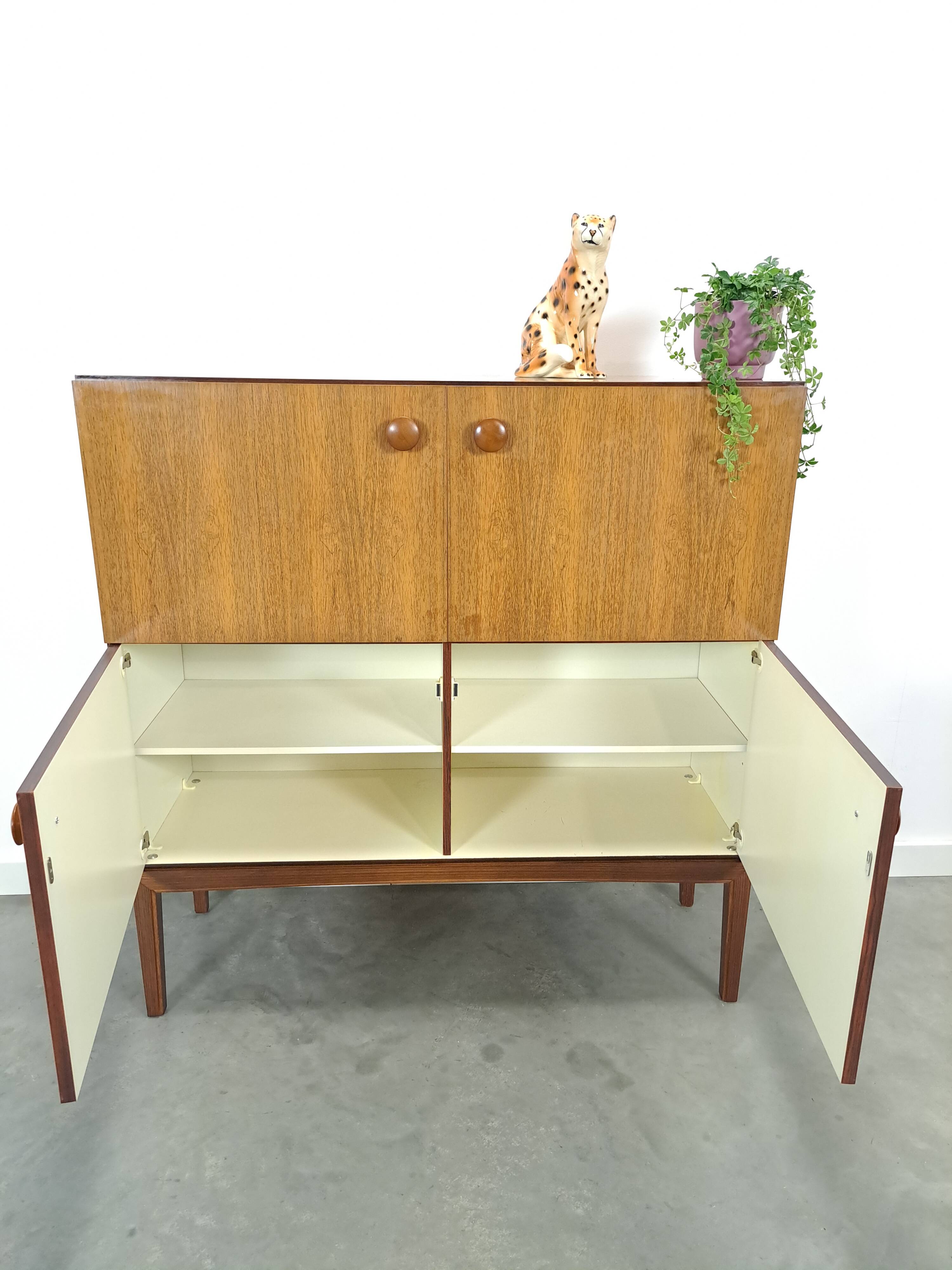 Palissander fineer Palette Möbel kast met 4 vakken en ronde grepen