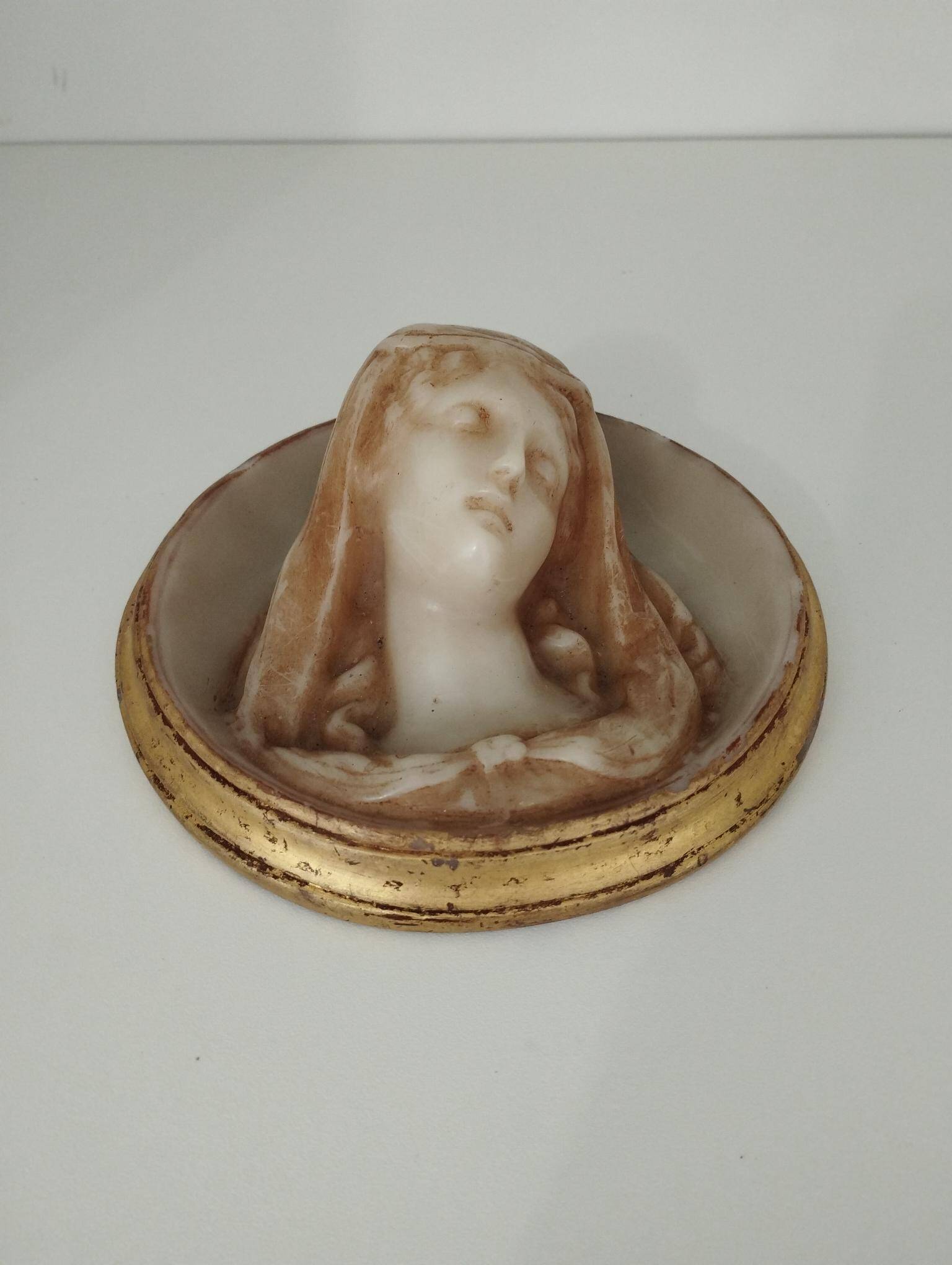 Relief portrait in the shape of a medallion - Napoléon III period