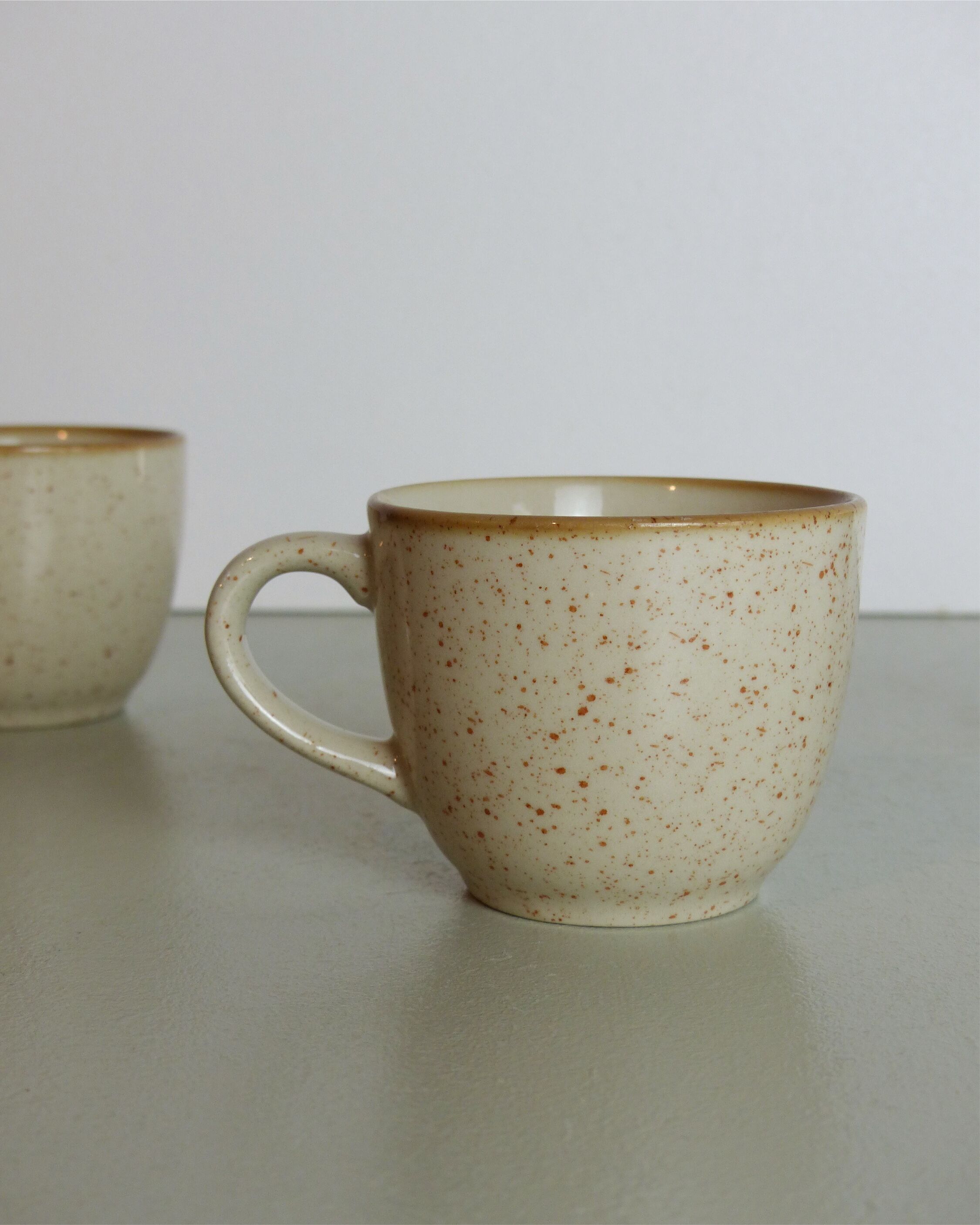 Set of 4 cups in beige speckled stoneware