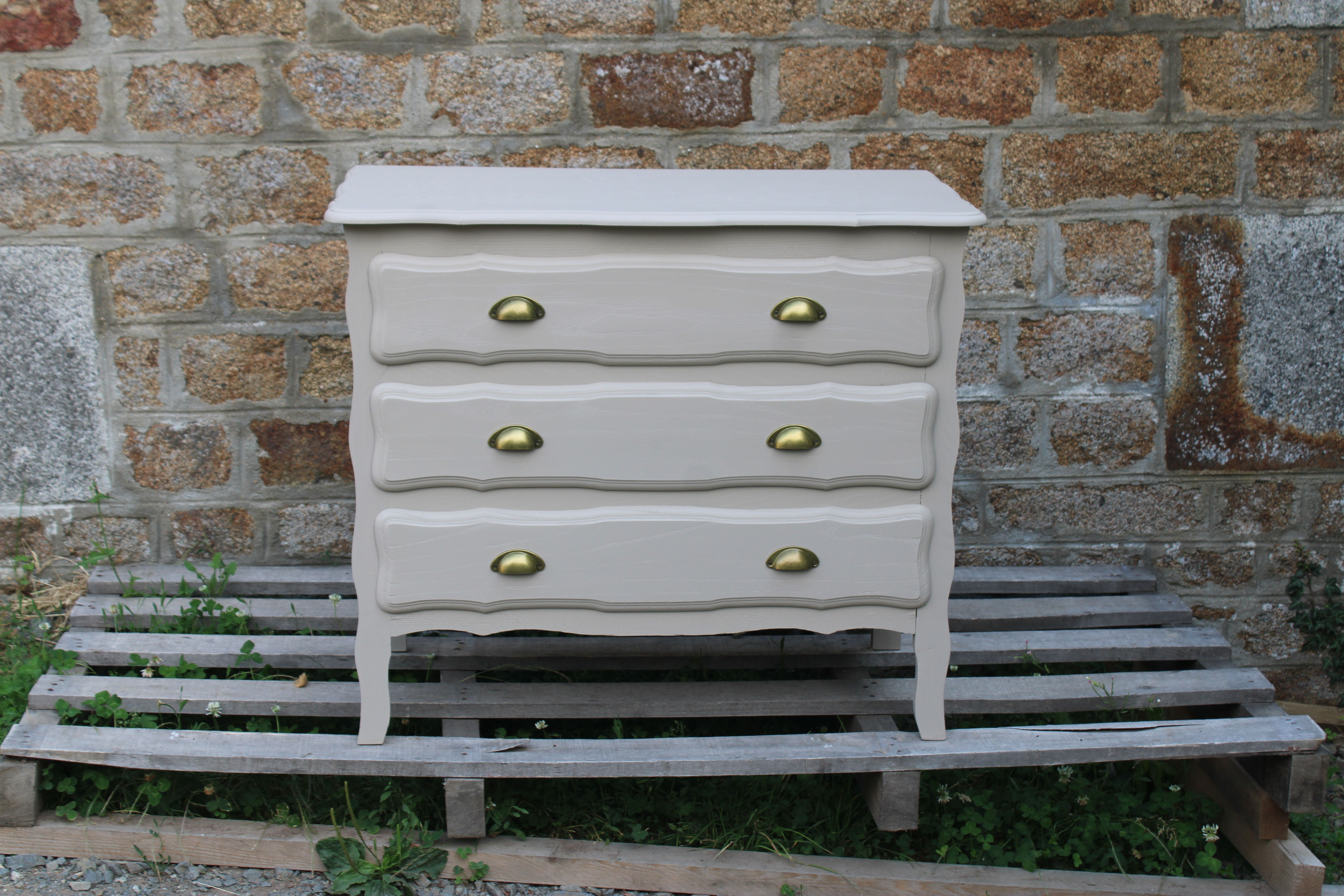 Commode vintage rénovée Greige Galuchat – Style campagne chic