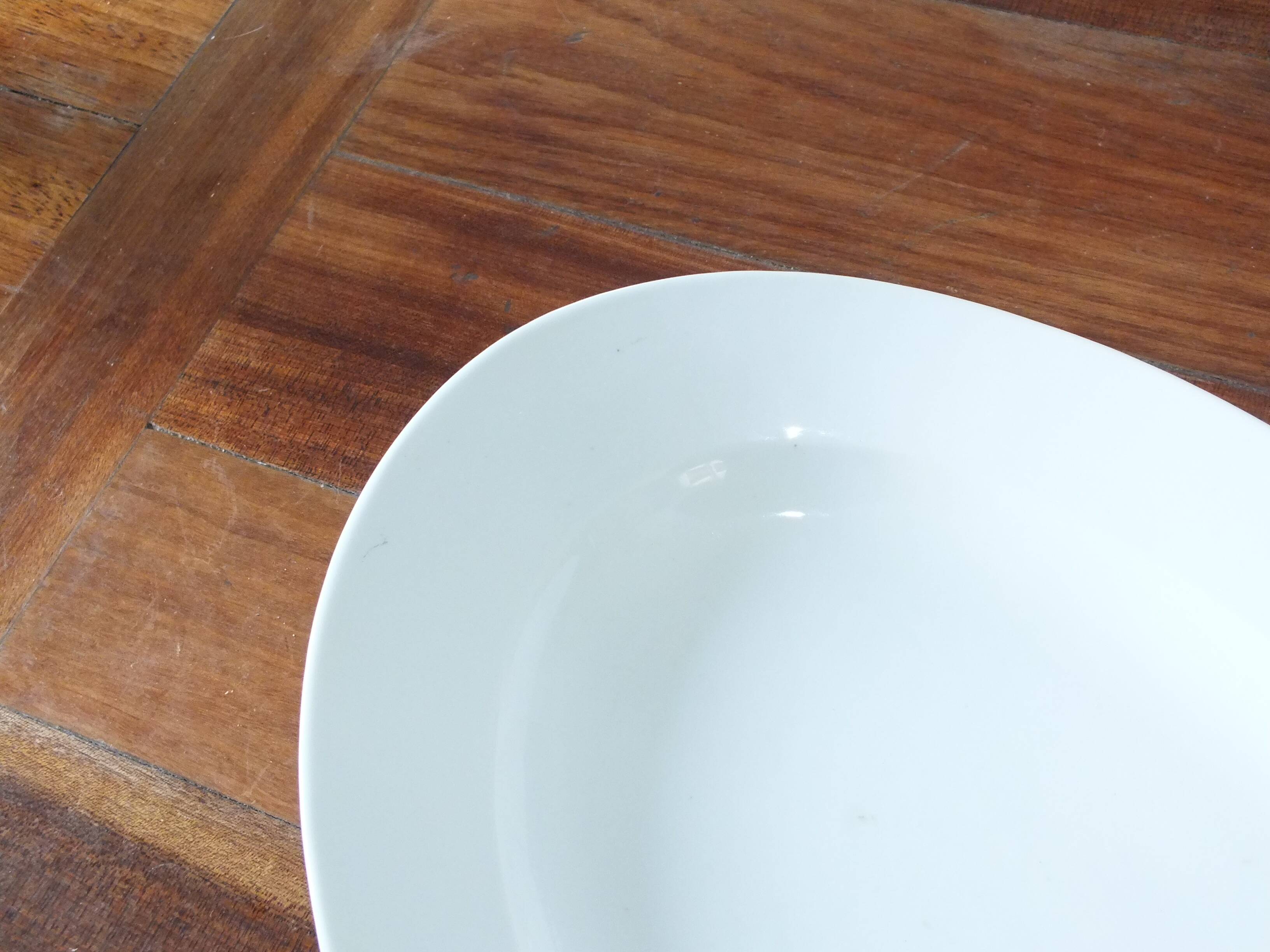 Large thick dish in white porcelain from Paris 19th