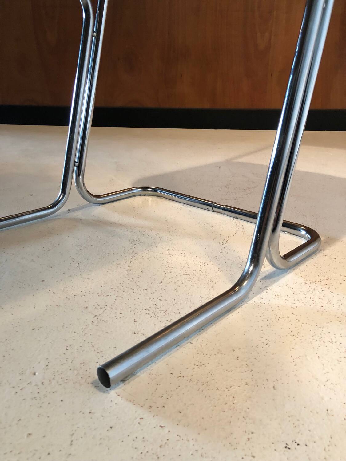Chaise vintage vers 1970 - cuir et chrome