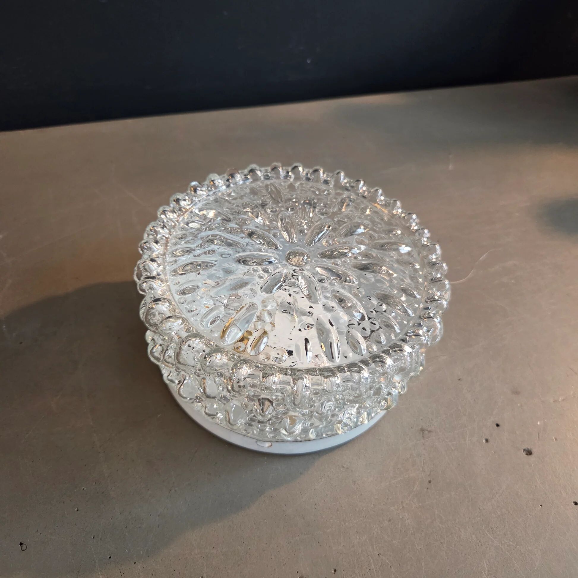 Plafonnier ou applique en verre moulé