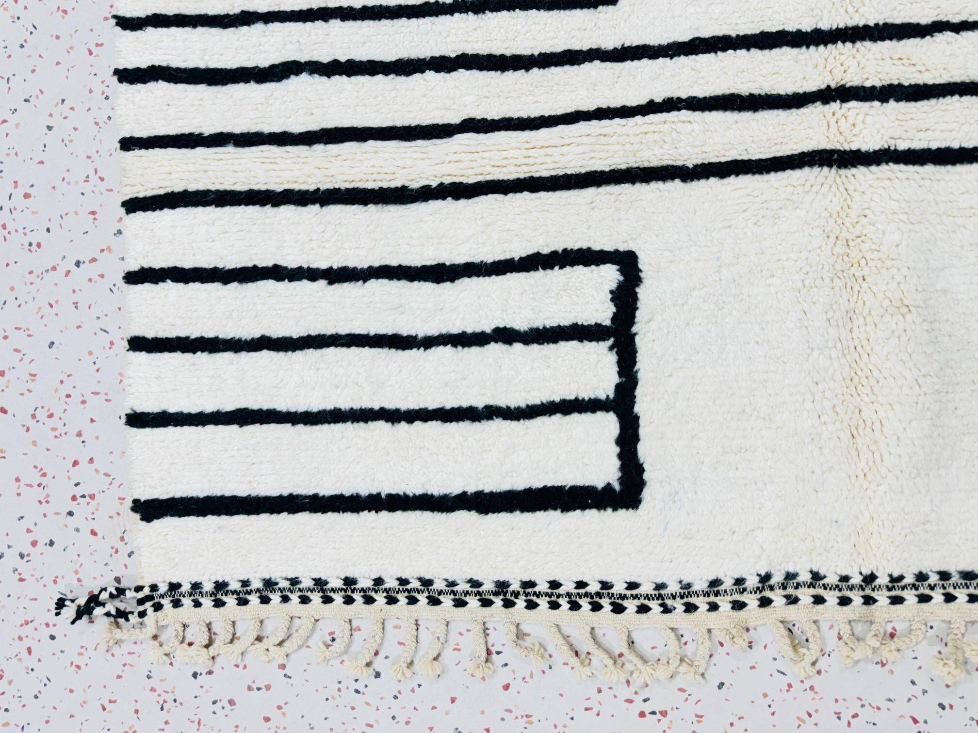 Traditional Berber rug in natural wool 2.5x1.5 m