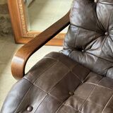 1970s Scandinavian armchair in curved laminated wood with a leather seat.