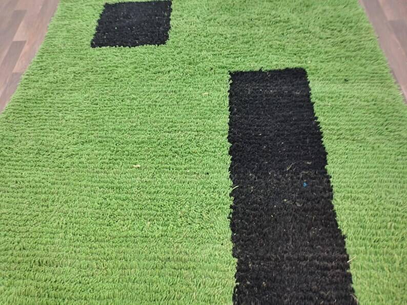 Handwoven natural wool rug, traditional style, size 200 x 300 cm