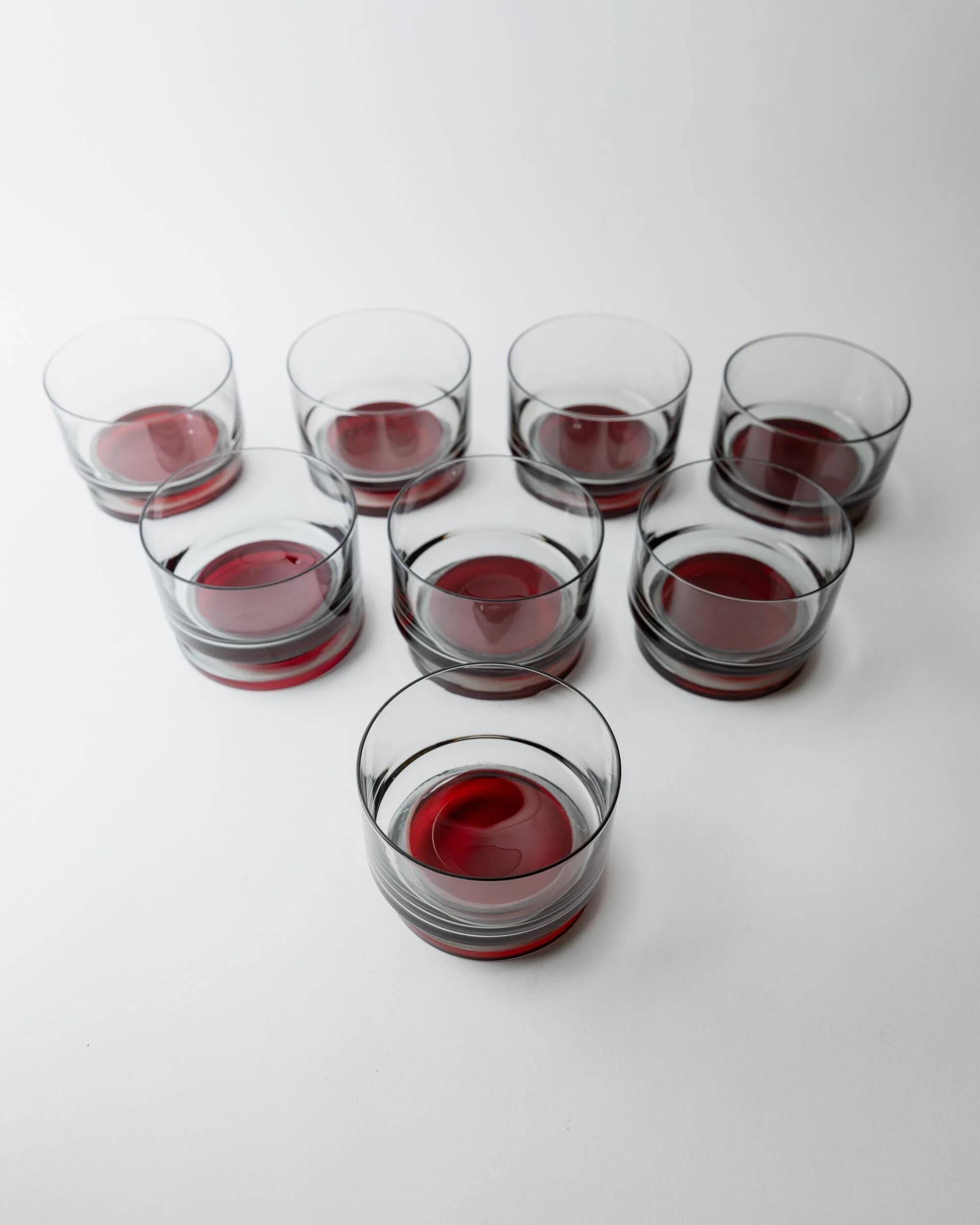 Ensemble vintage de 8 verres à boire des années 1970, verre gris avec pied rouge, larges coupes pour champagne, vin ou desserts, décoration de table rétro, idée cadeau