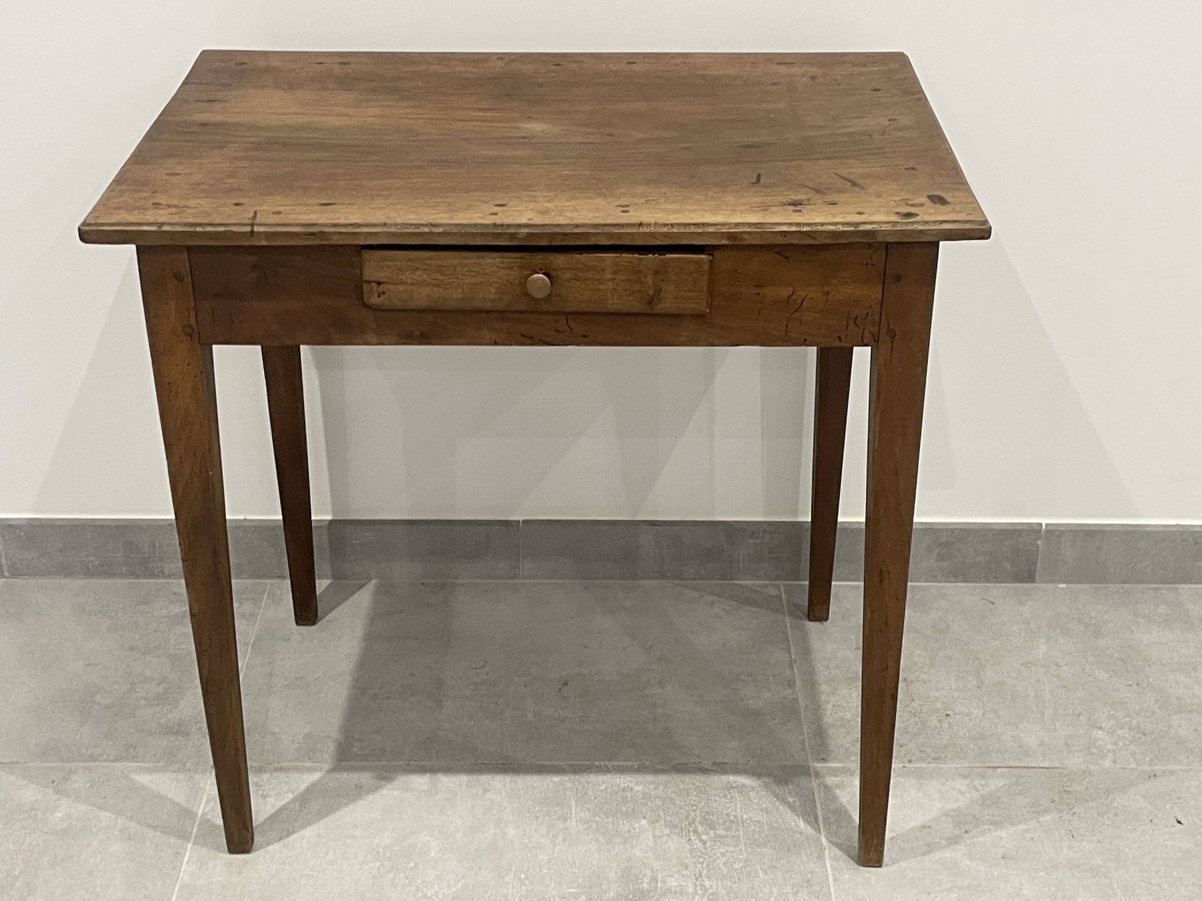 Side table in natural wood, spindle legs