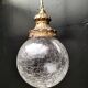 Suspension boule en verre craquelé