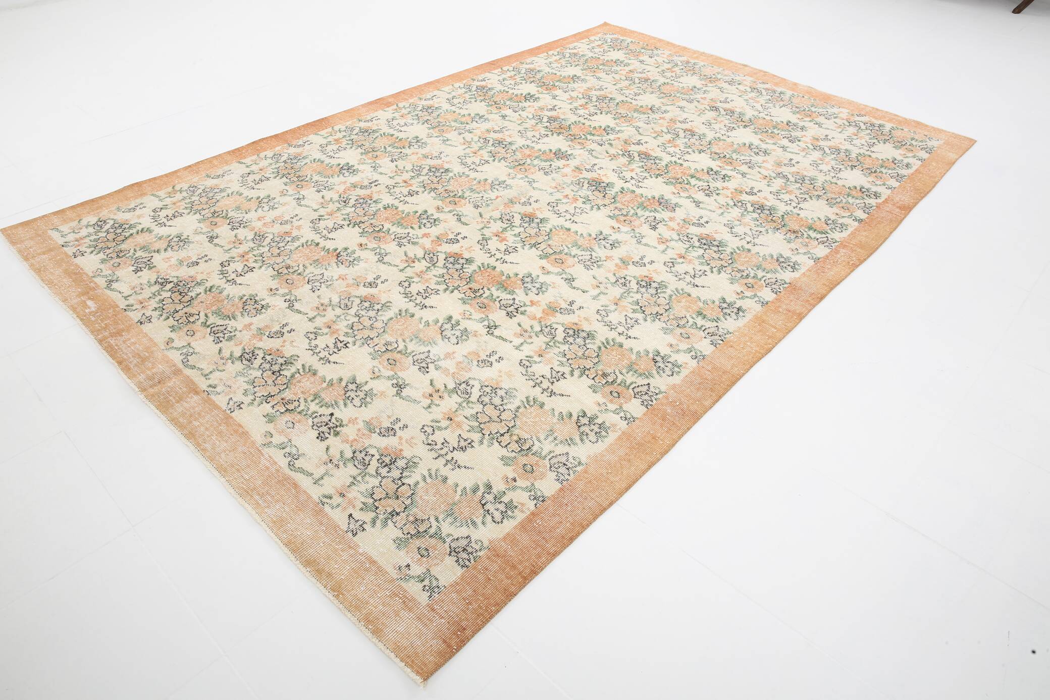 Tapis en laine et coton à décor floral