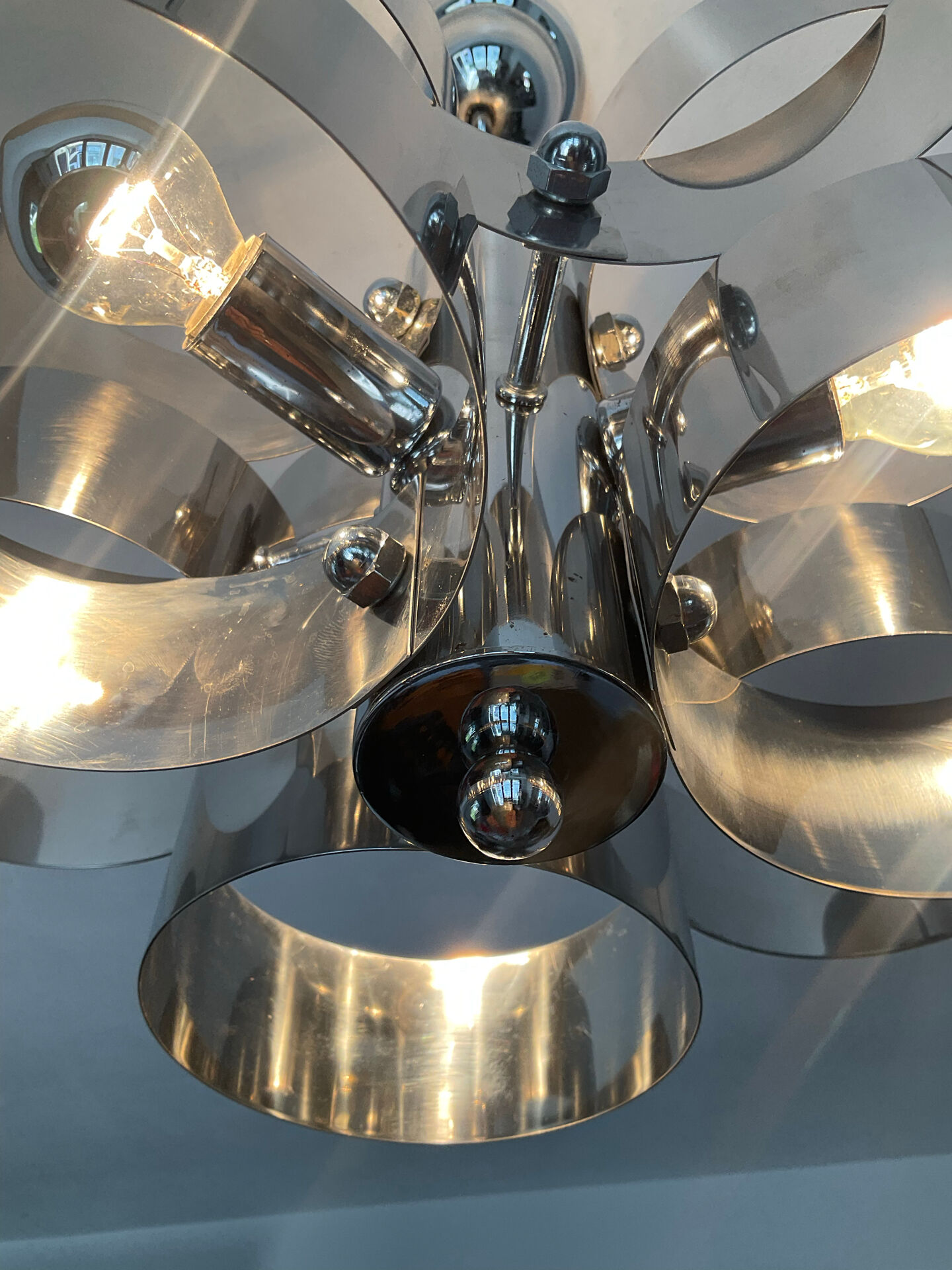 Chrome metal Space Age Sciolari chandelier from the 1970s.