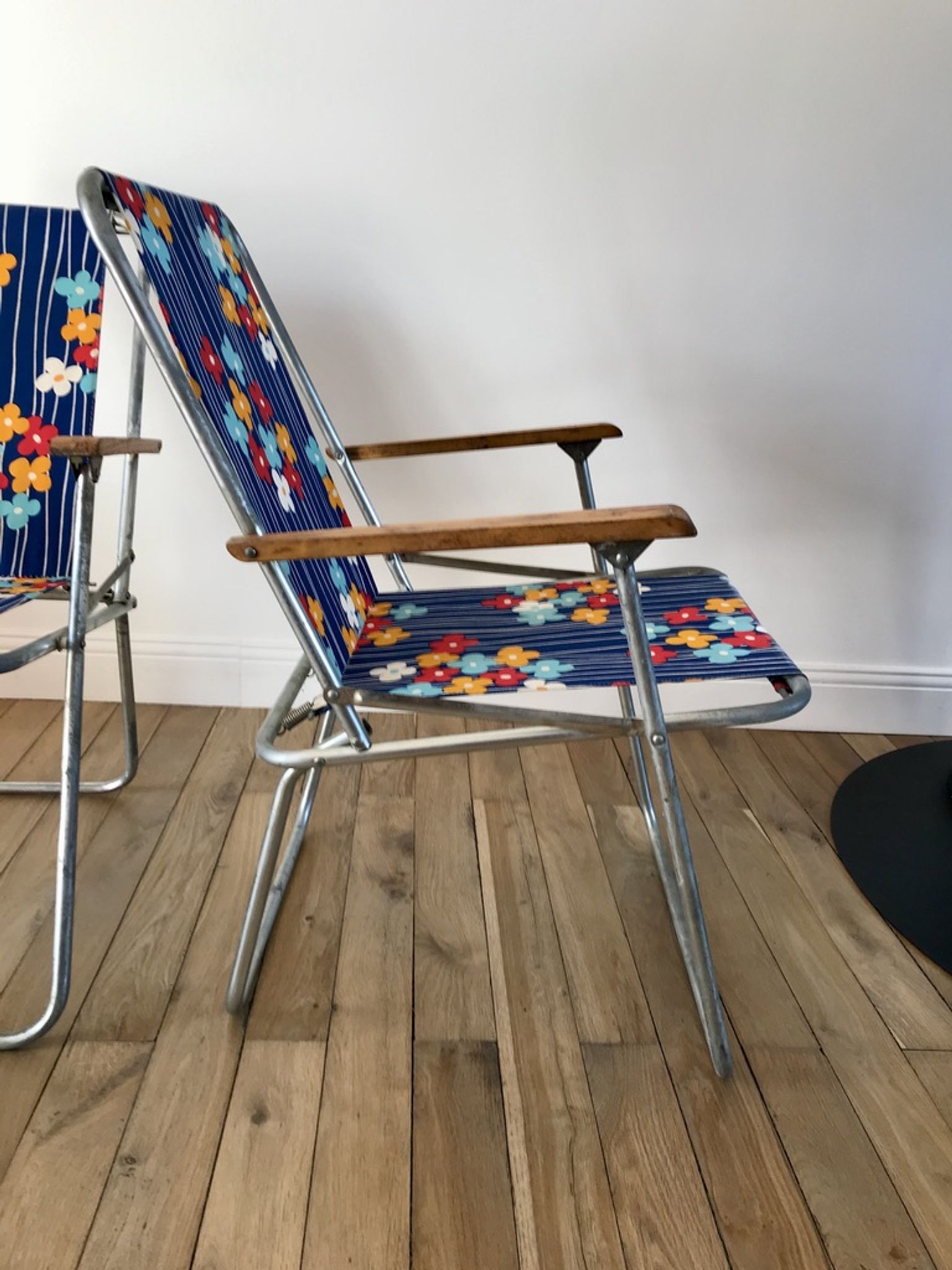 Pair of vintage camping chairs floral and wood fabrics 70s