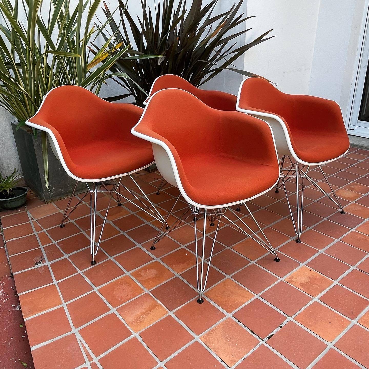 DAR armchair by Charles and Ray Eames. Year 50. (unit price)