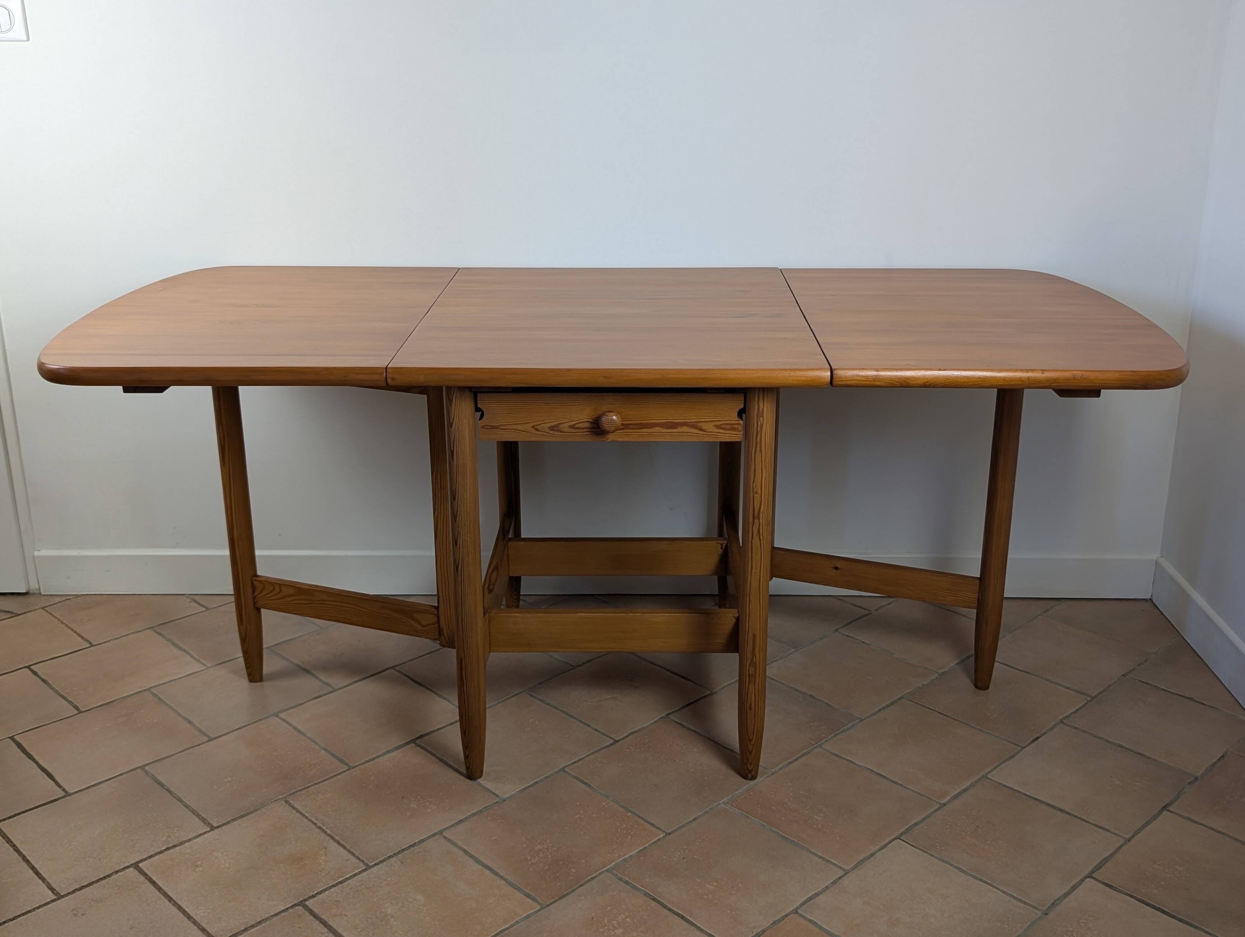 Table en pin massif Eero Aarnio
