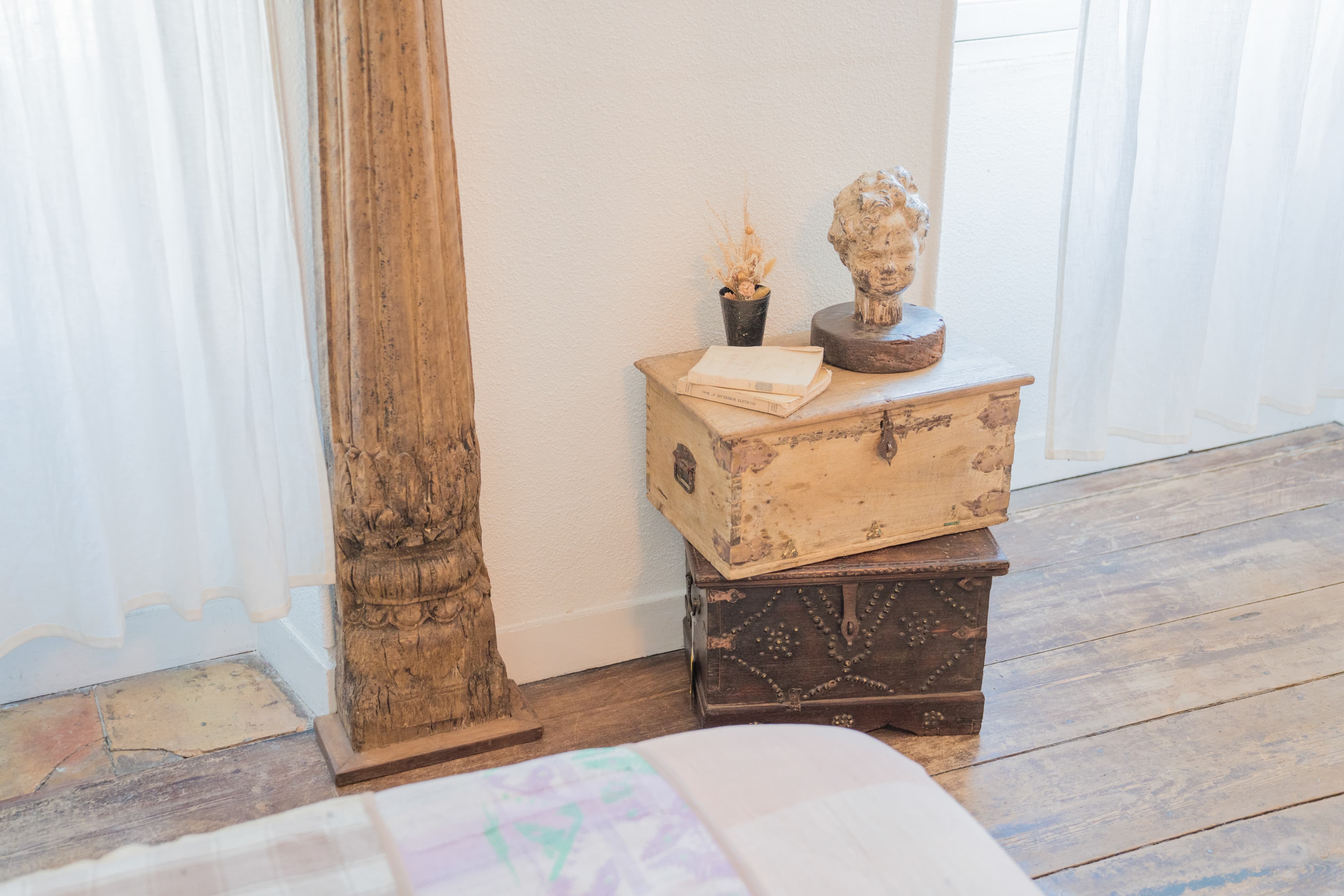 Carved teak column XIXth - India
