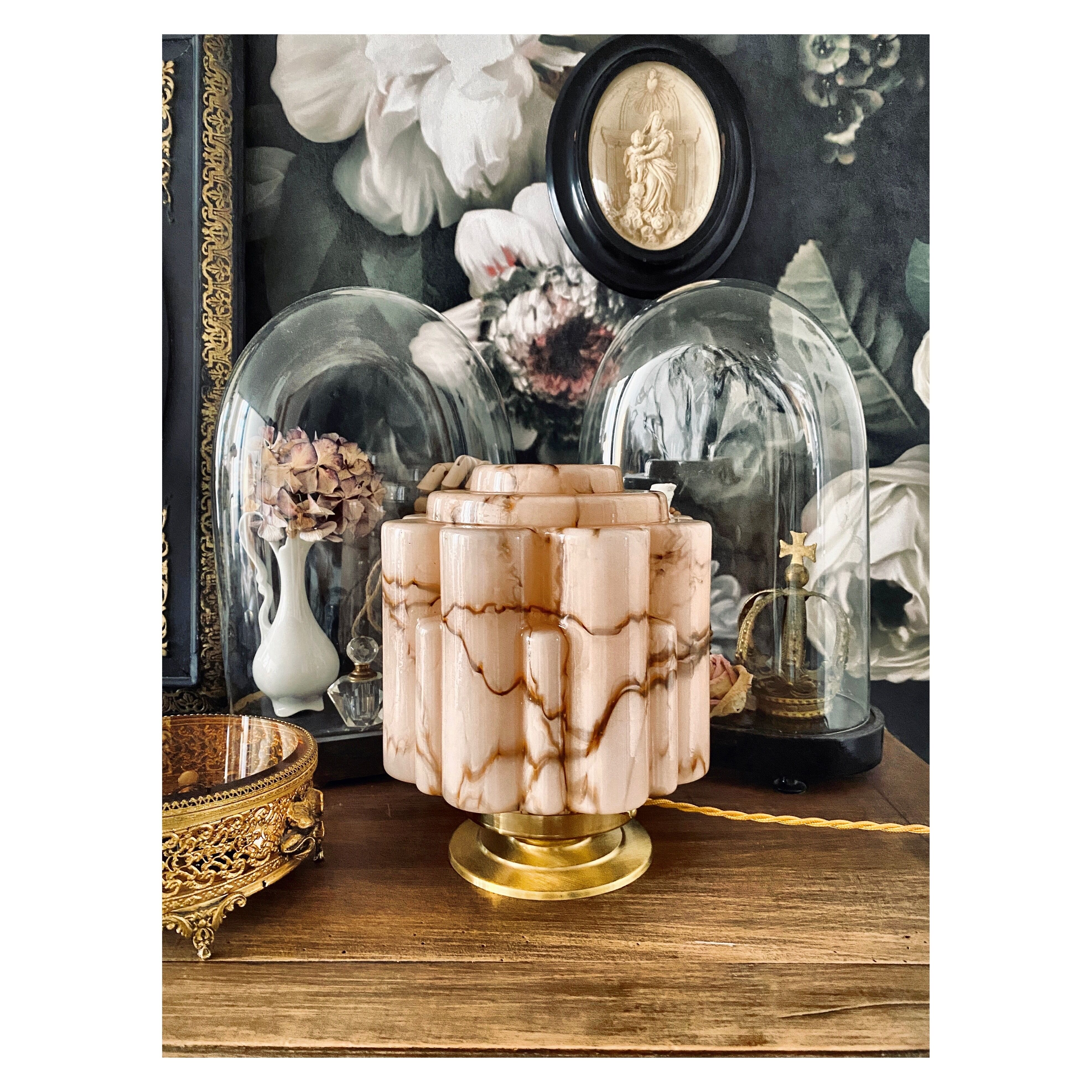 Lamp globe art deco in pink marbled opaline