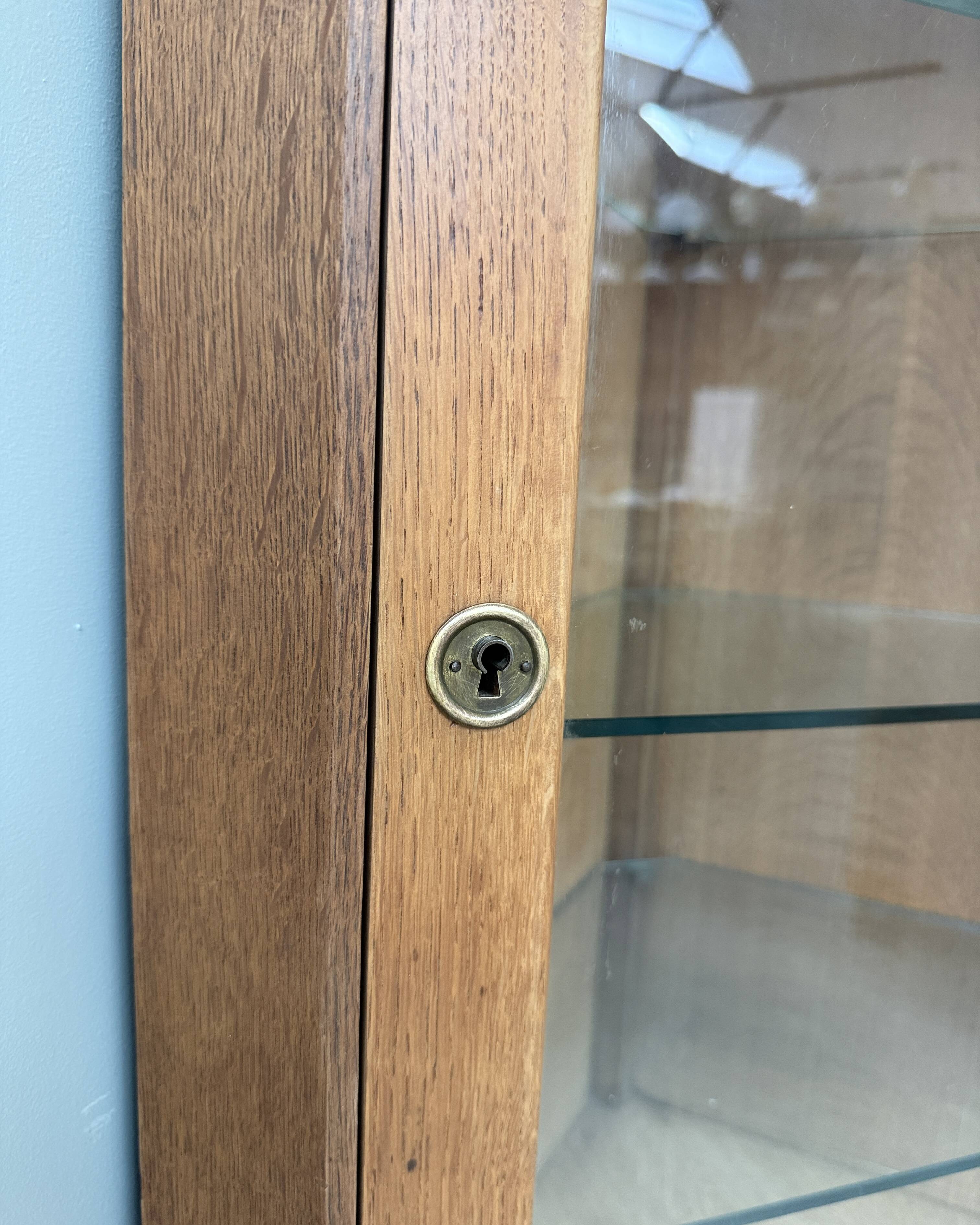 Vintage glass corner unit in oak (renovated)
