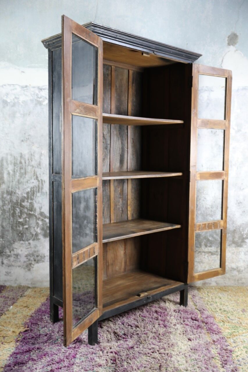 Showcase 2 doors 4 shelves, unique piece