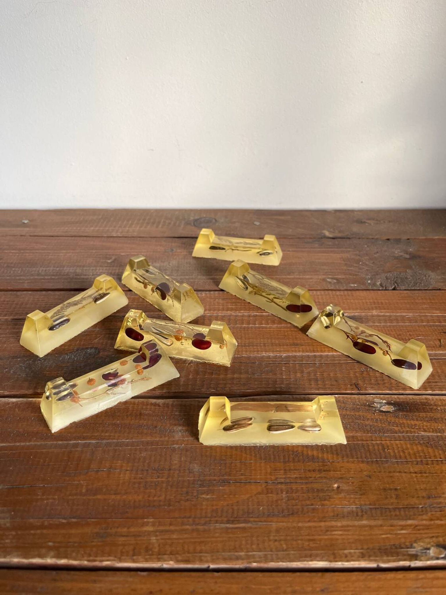 8 knife holders