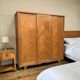 Armoire parisienne penderie porte coulissante chêne brut massif 1960