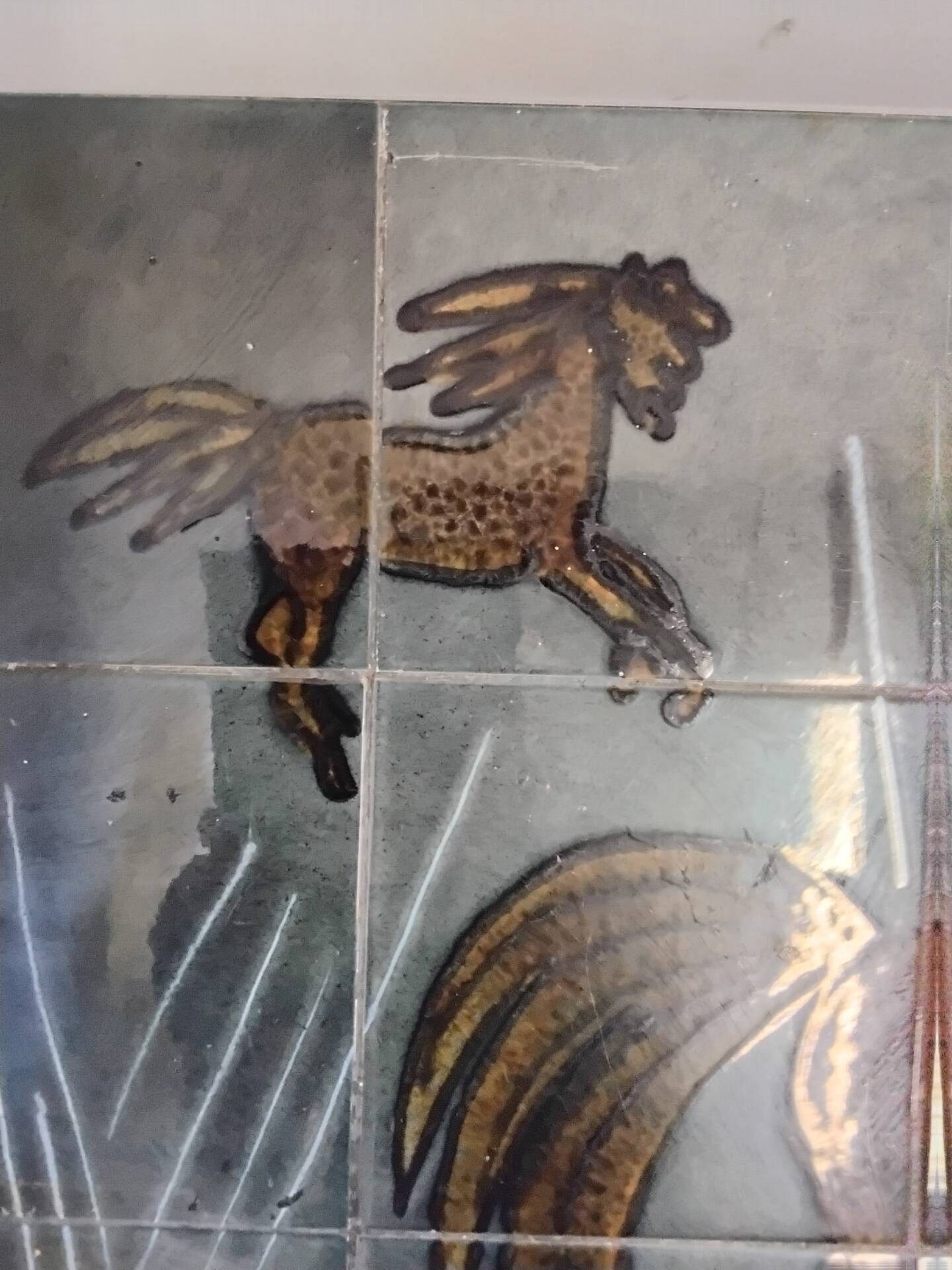 Table basse années 70 à décor de chevaux