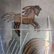 Table basse années 70 à décor de chevaux