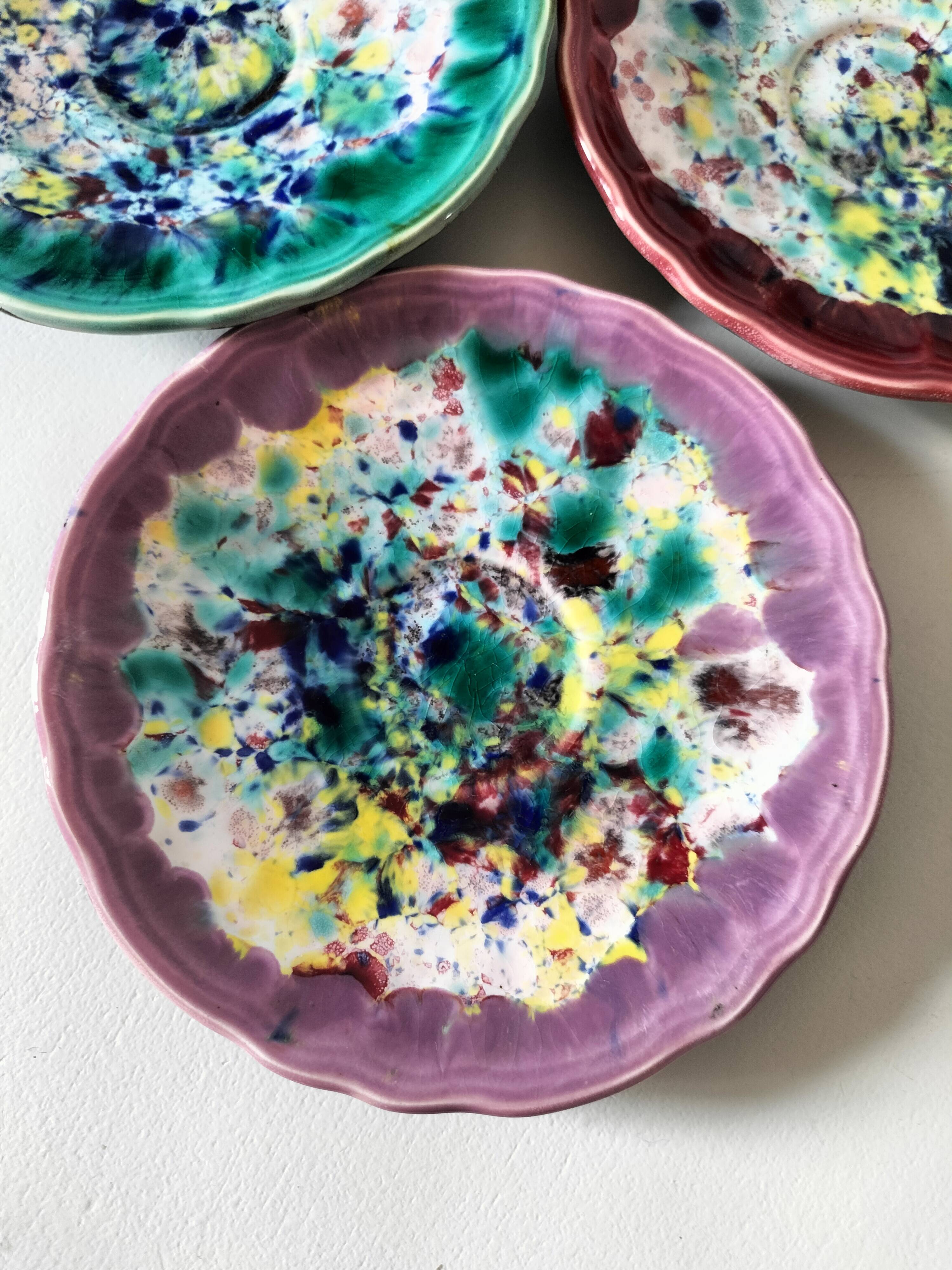 Tasses et soucoupes Morvan en céramique émaillée polychrome
