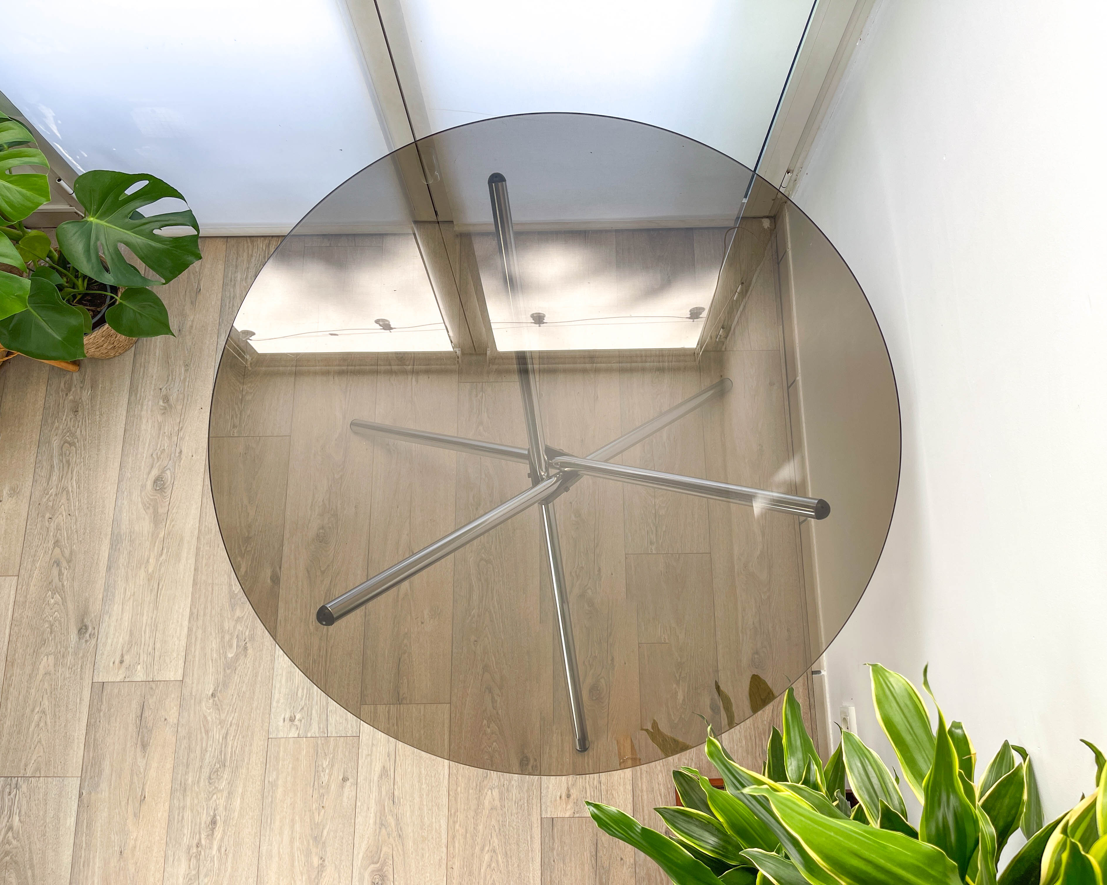 Round tripod table in smoked glass Roche Bobois 70