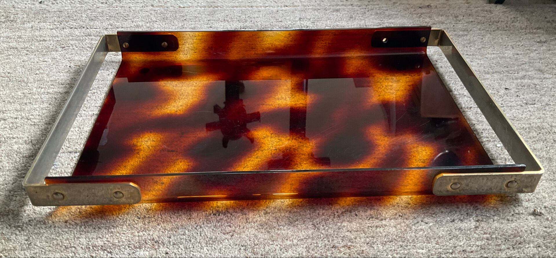 Vintage plateau in tortoiseshell lucite, Maison Mercier style.