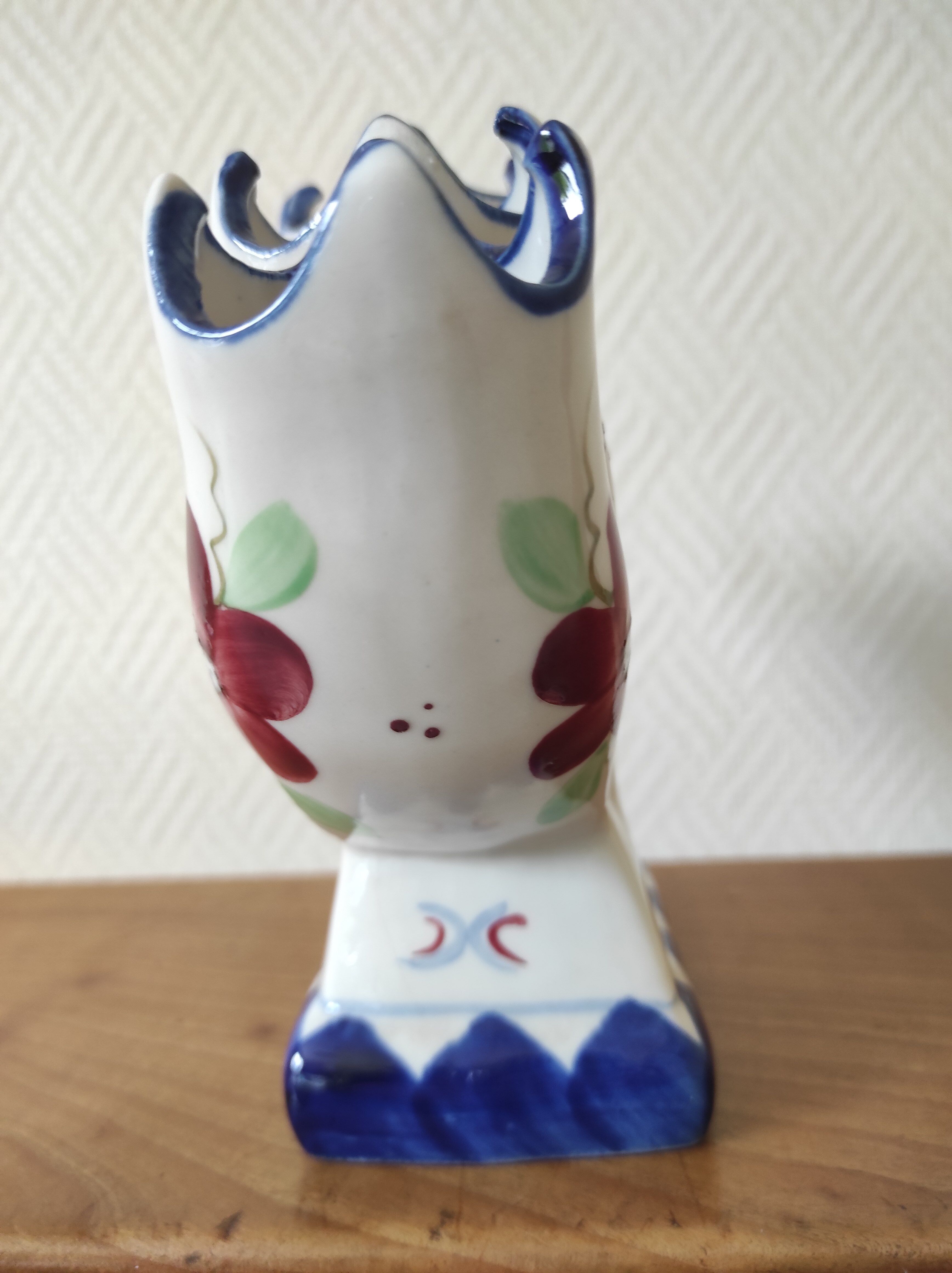 Tulip vase/bouquet holder in hand-painted earthenware