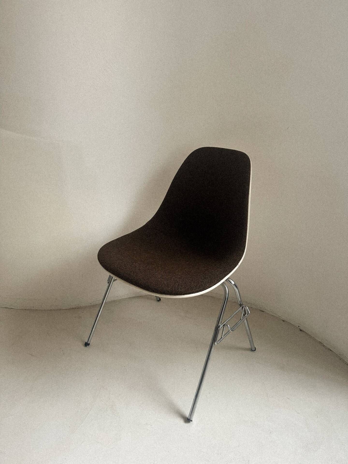 Set of 4 DSS chairs by Herman Miller