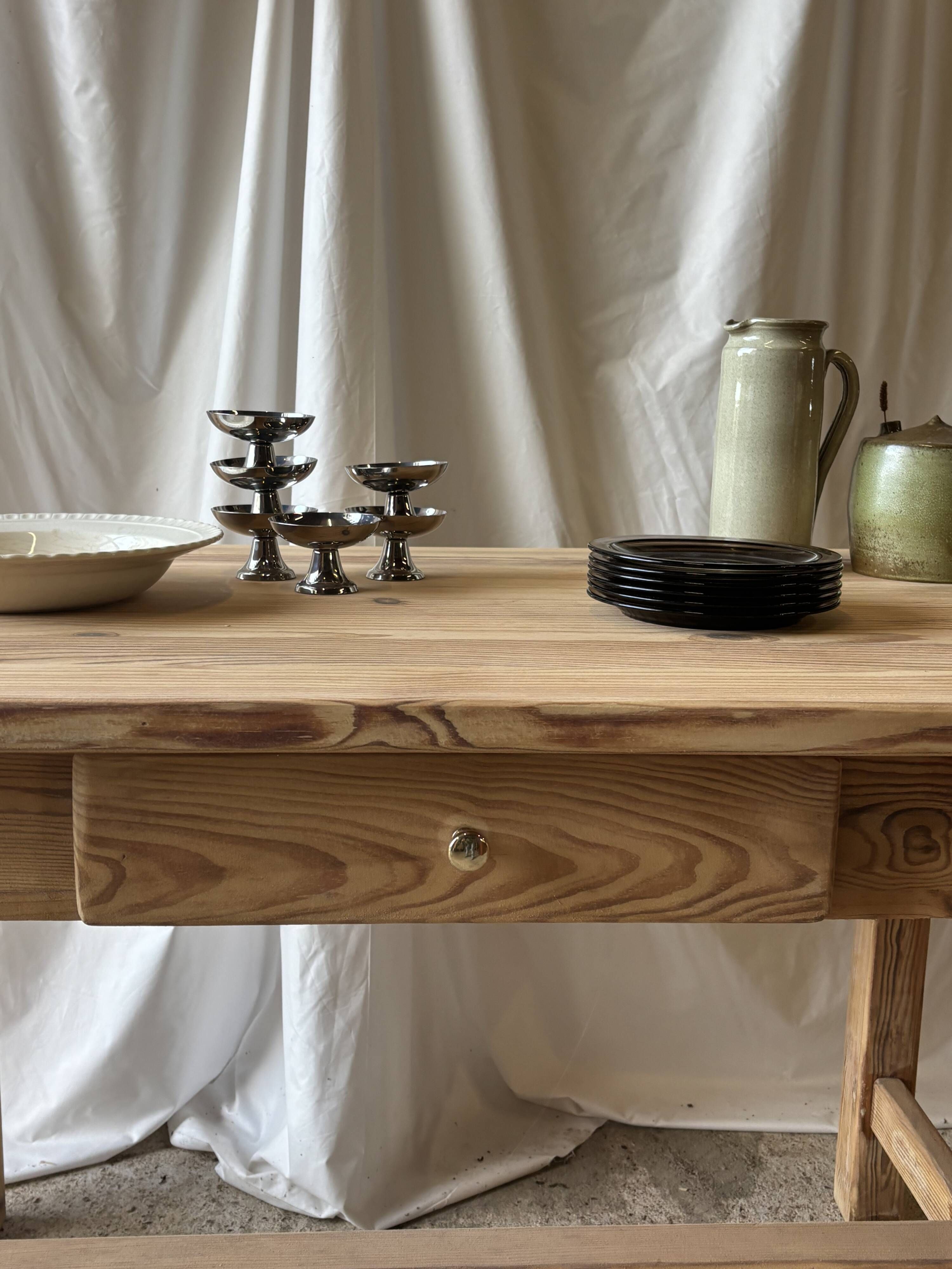 Solid raw pine dining table — 120 cm