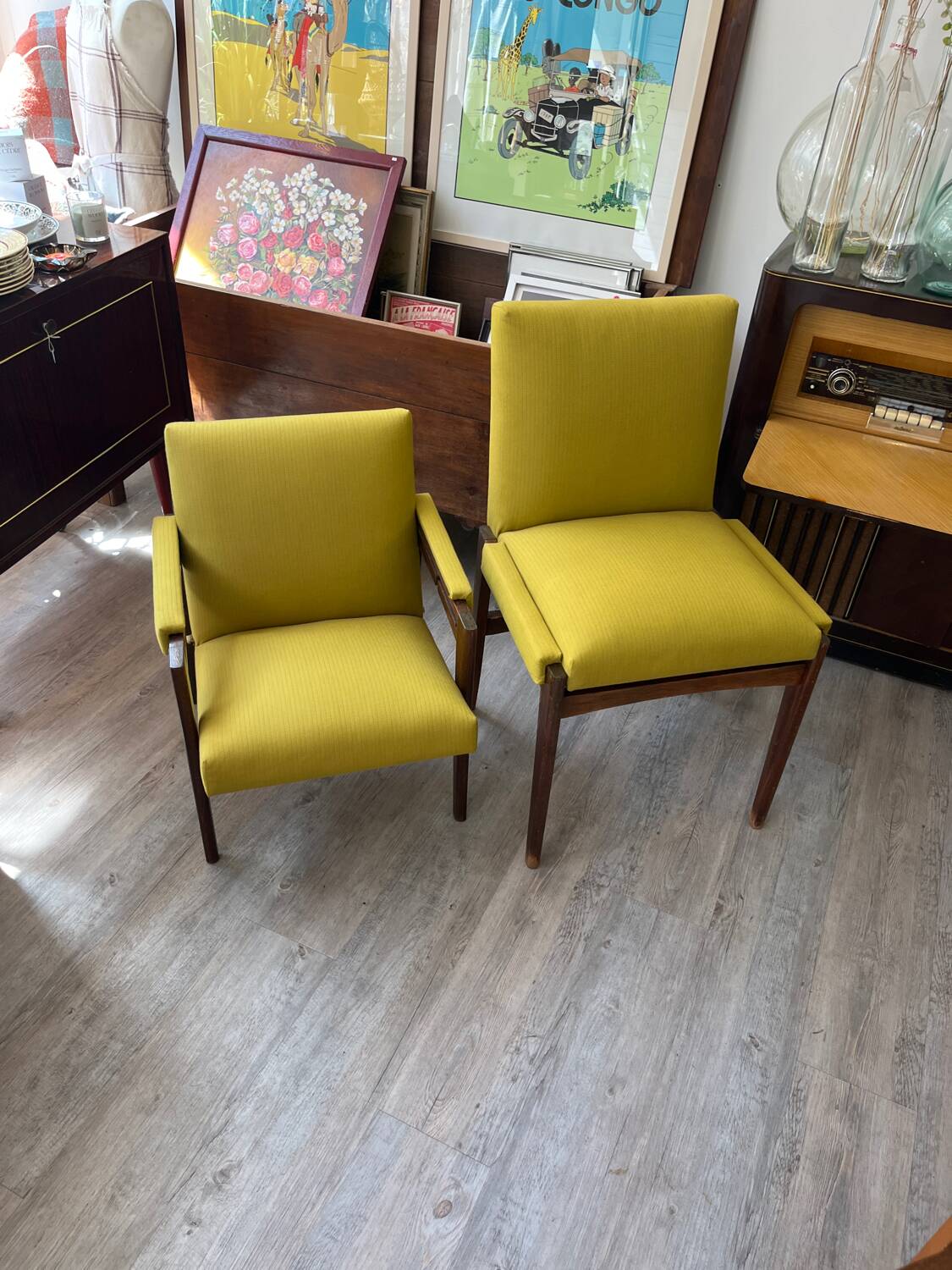 Reclining chairs in armchairs