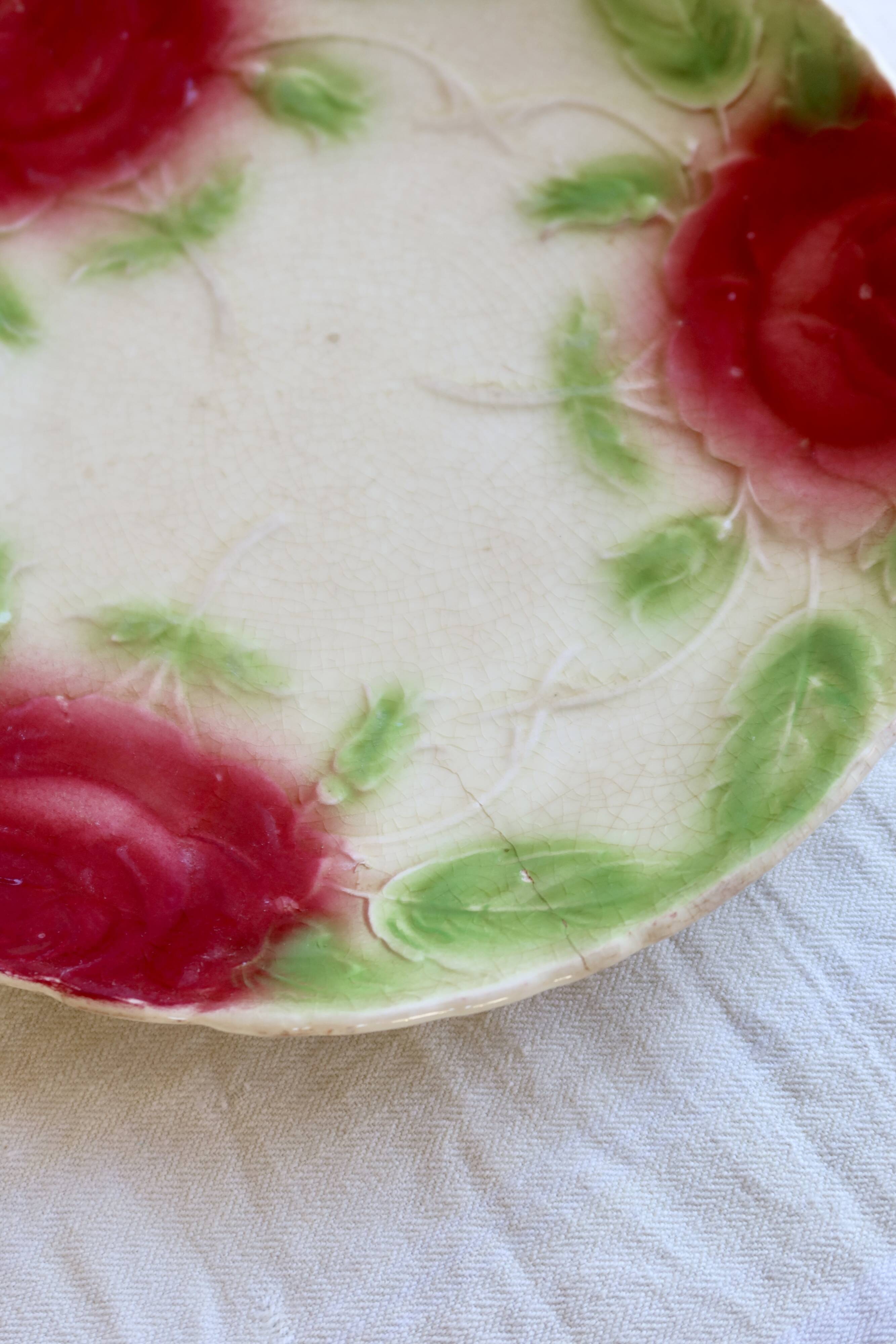 Vintage dessert plate in majolica – Red rose decoration