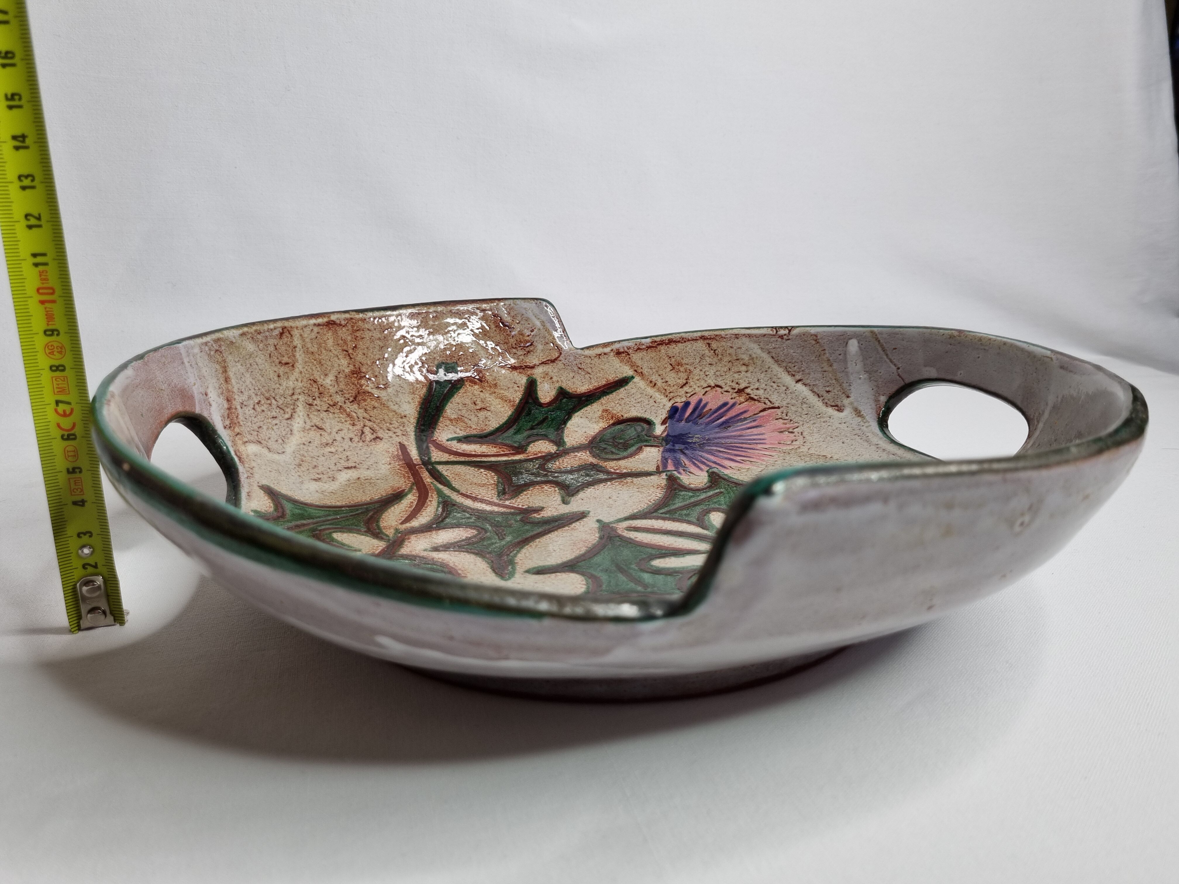 Ceramic dish with thistle decoration by Daniel Etienne, 31 cm