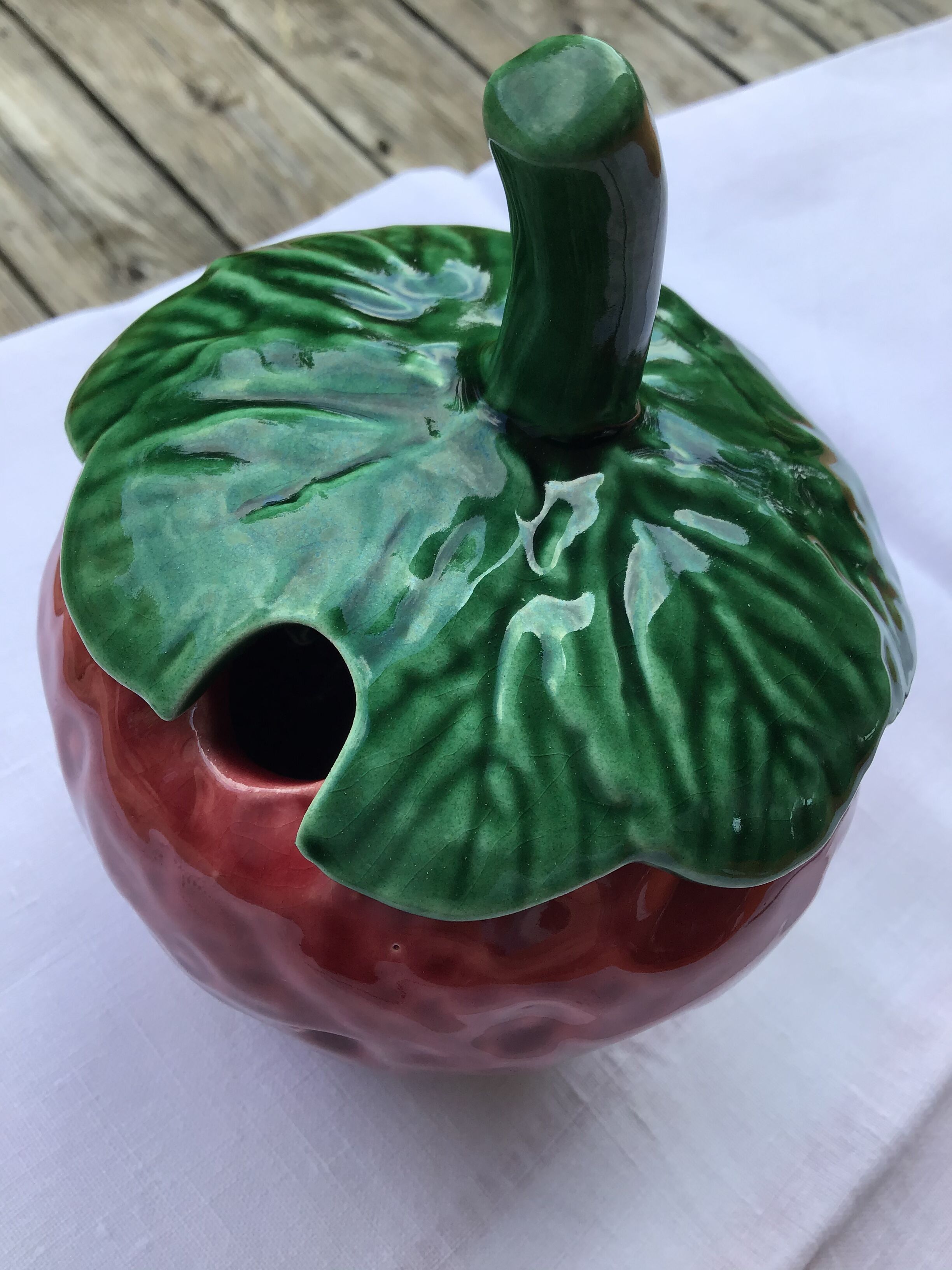 Barbotine strawberry jam pot