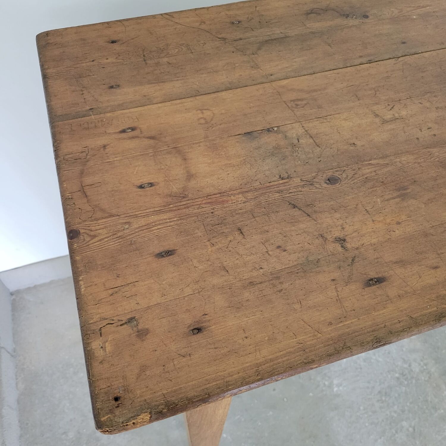 Parisian table in oak and pitch pine