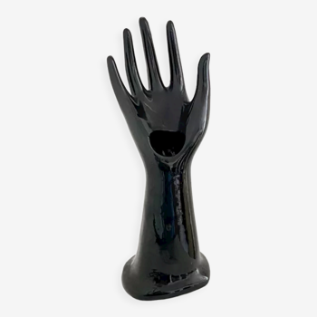 Black ceramic ring hand