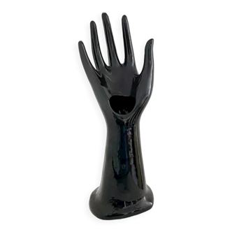 Black ceramic ring hand