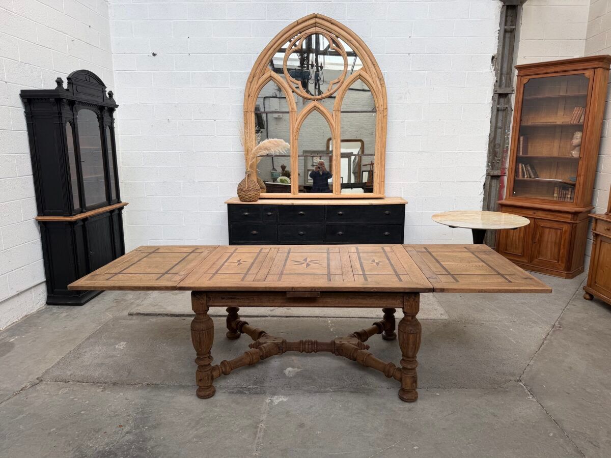 Italian table in raw oak from the 19th century.
