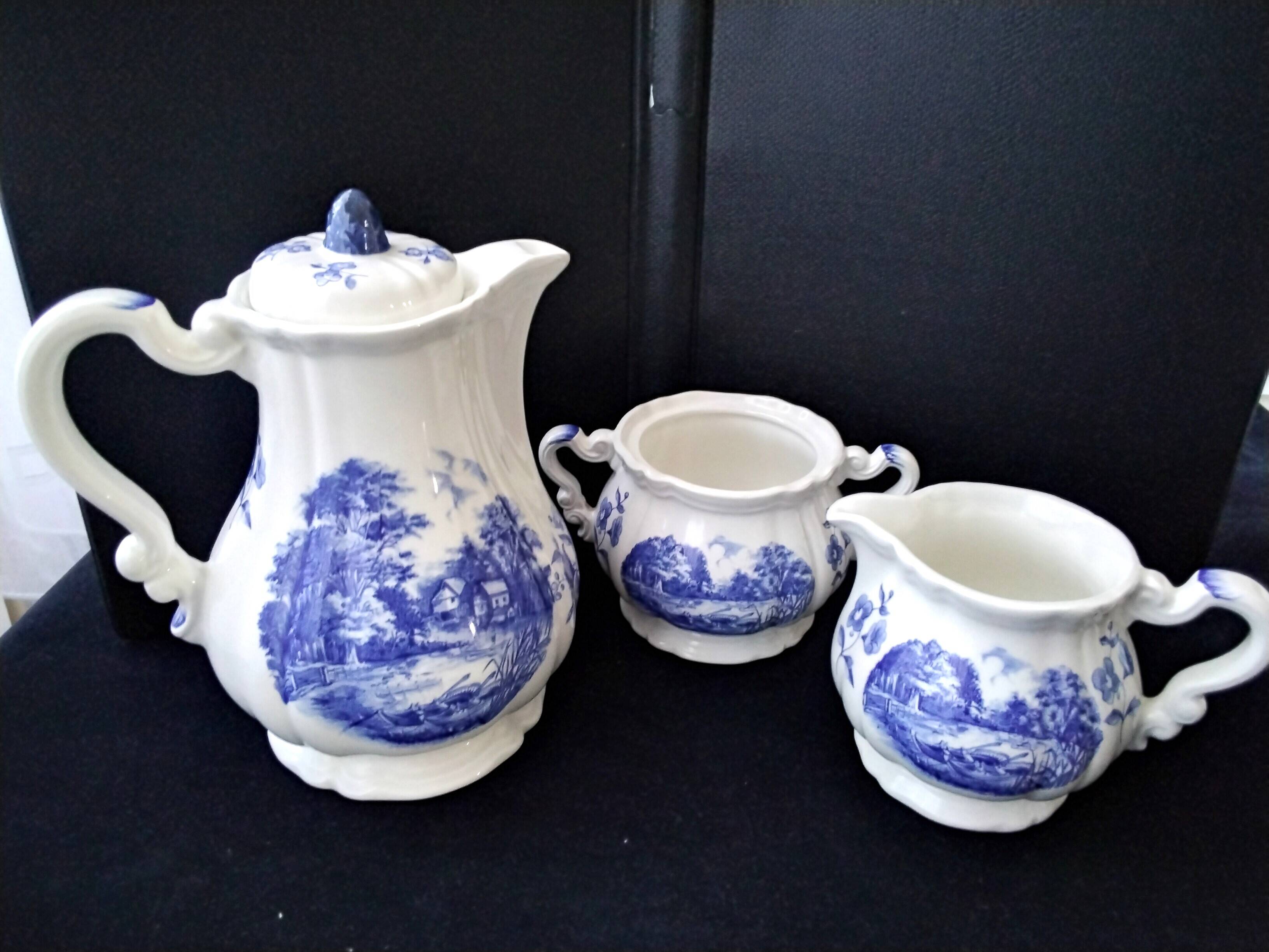 Coffee service set Sarreguemines Model "Romantic"