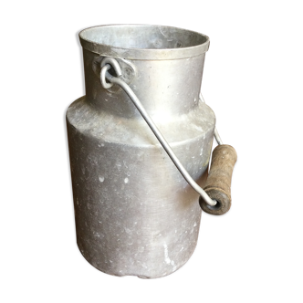 Pot de lait ancien