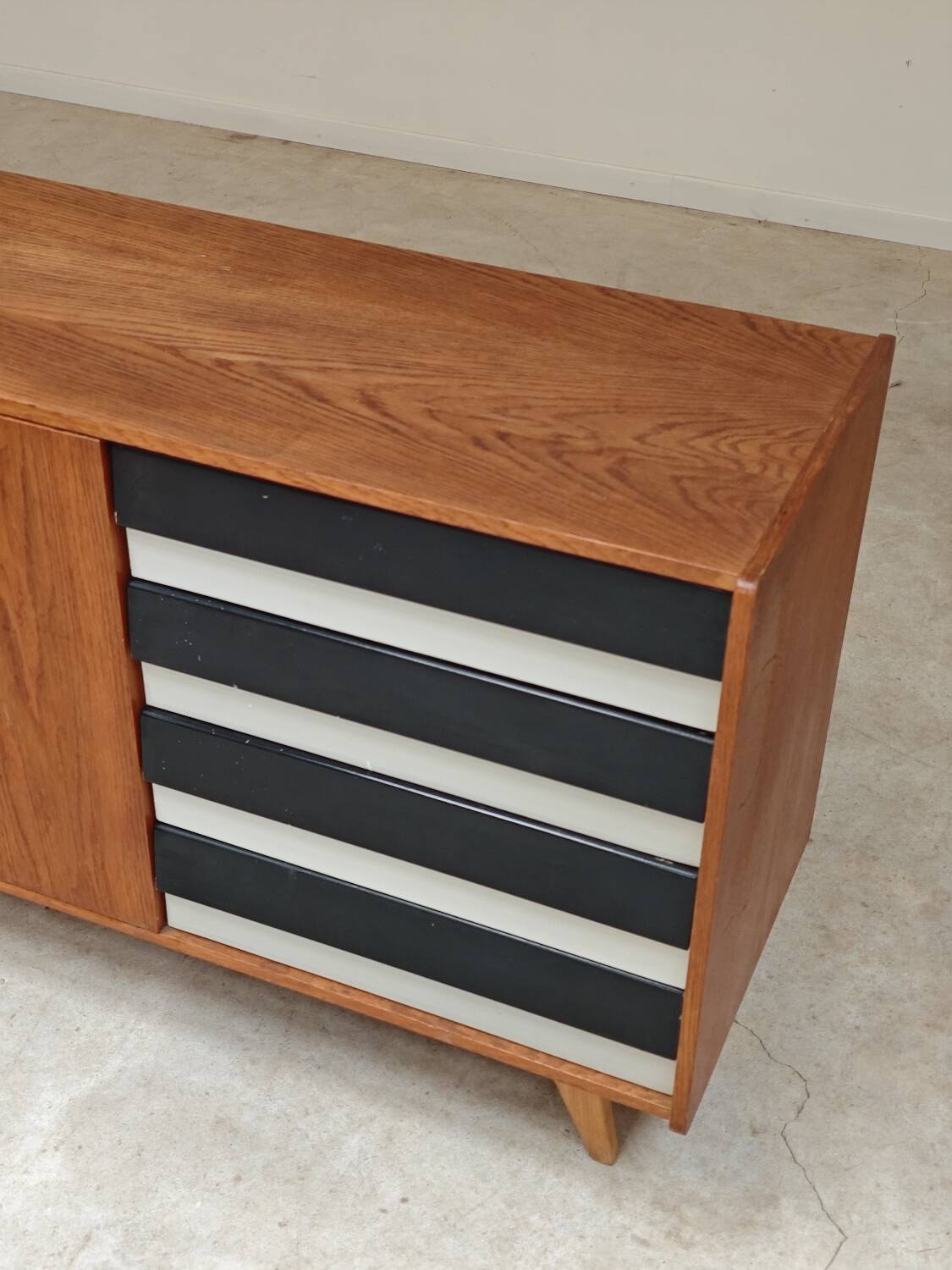 Enfilade U 460 black and white Jiri Jiroutek for Interiér Praha 1960