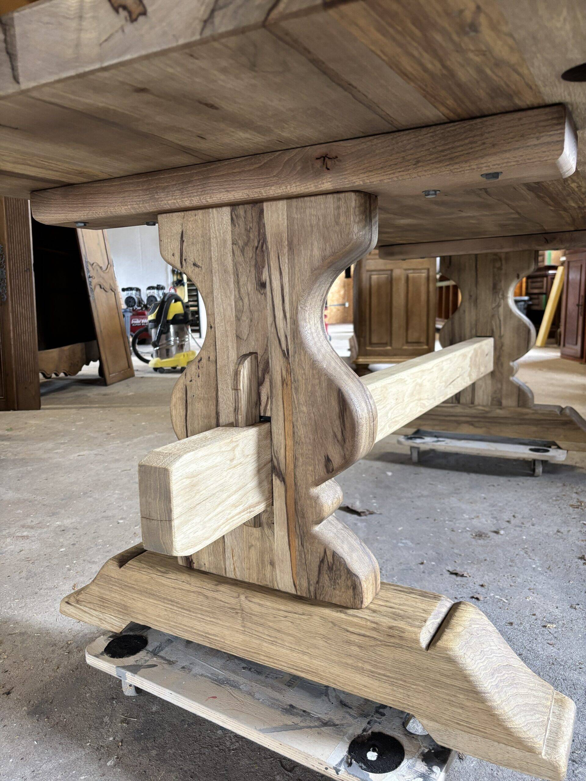 Table monastère noyer – pièce unique