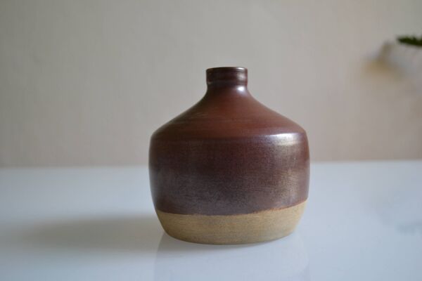 Vase bouteille en grès cachet trèfle à identifier