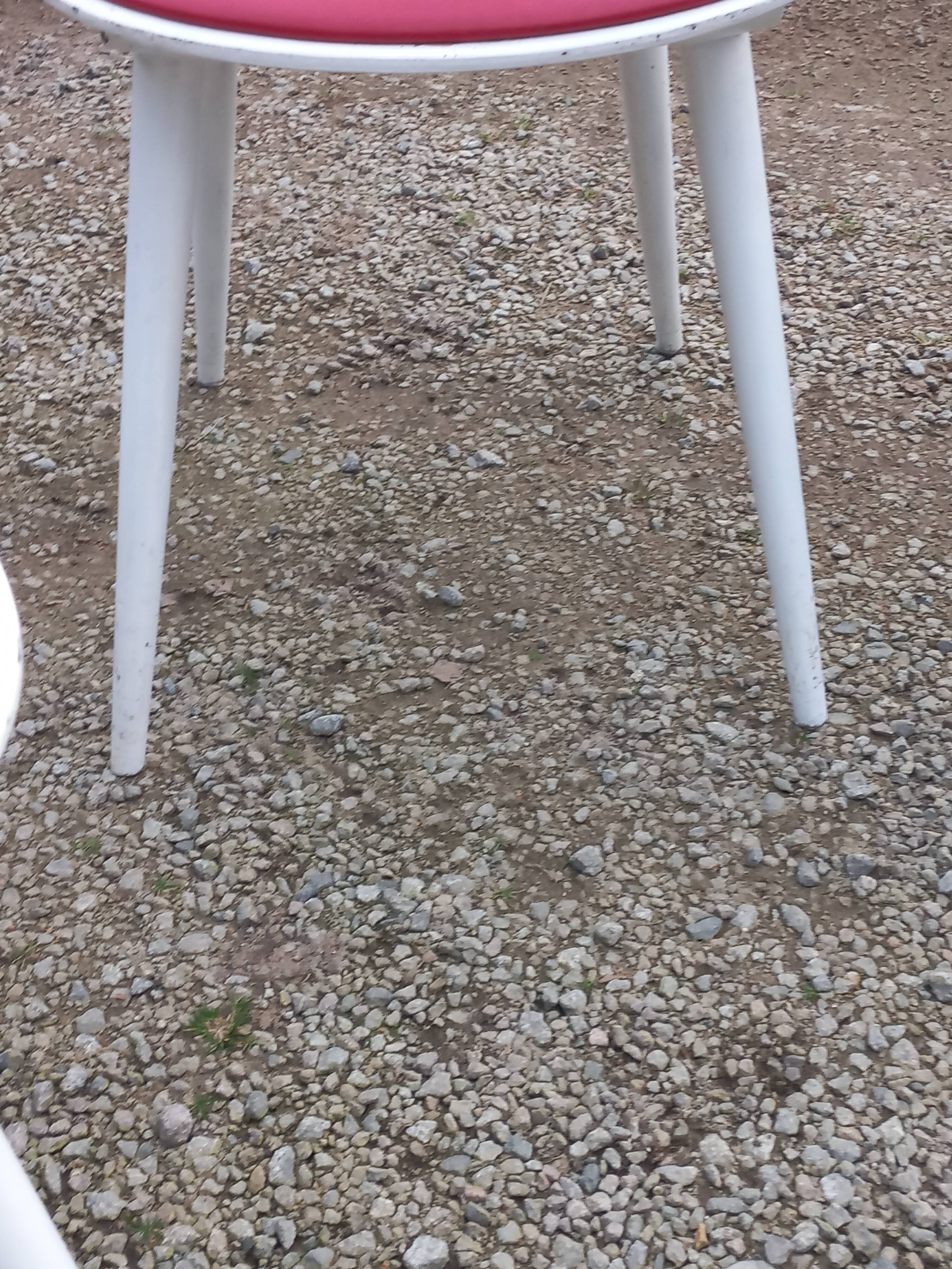 Set of 4 Scandinavian style chairs from the 50s in white lacquered wood and red skaï patties