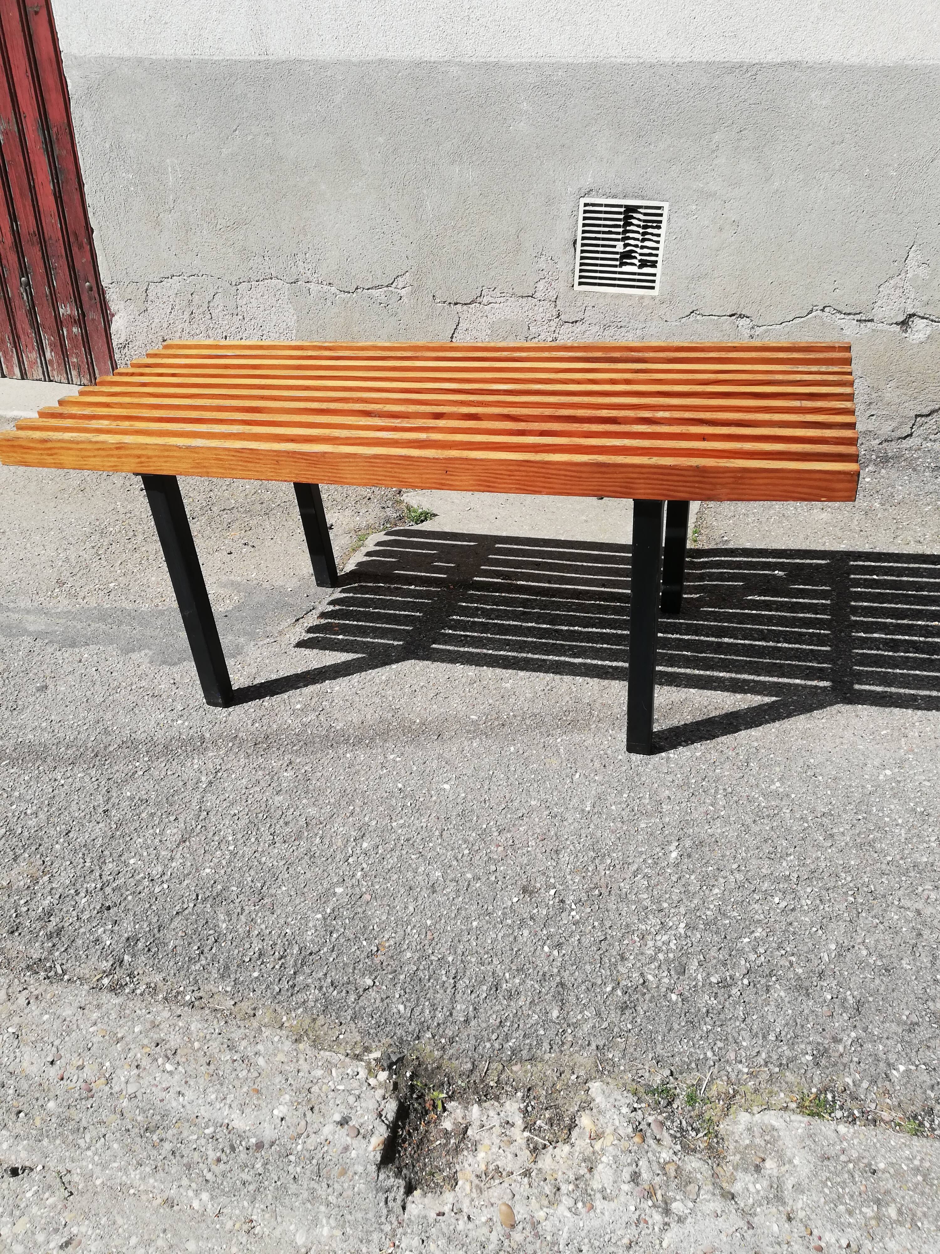 Banc vintage métal et lattes de bois